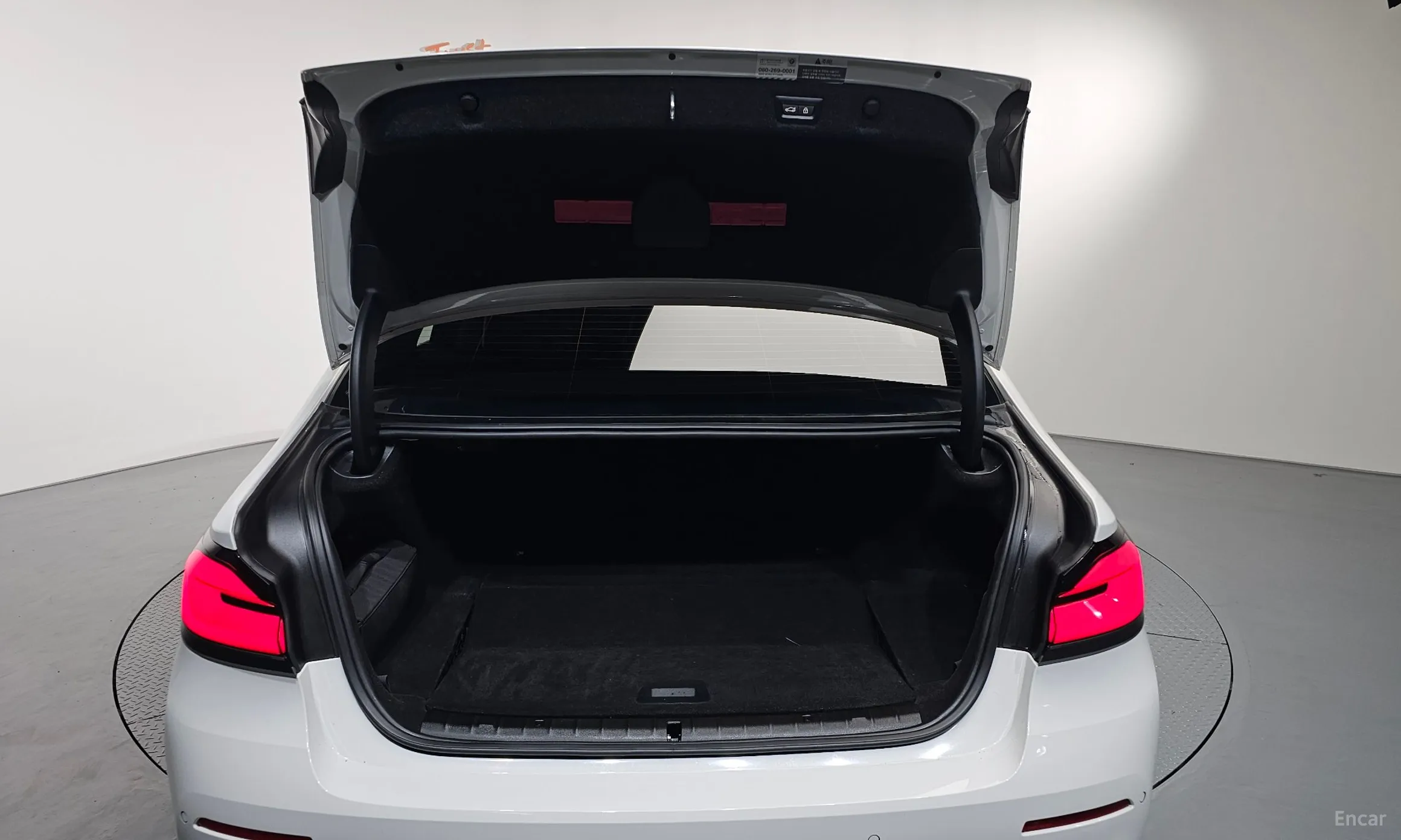 BMW 5 Series (G30) превью 20