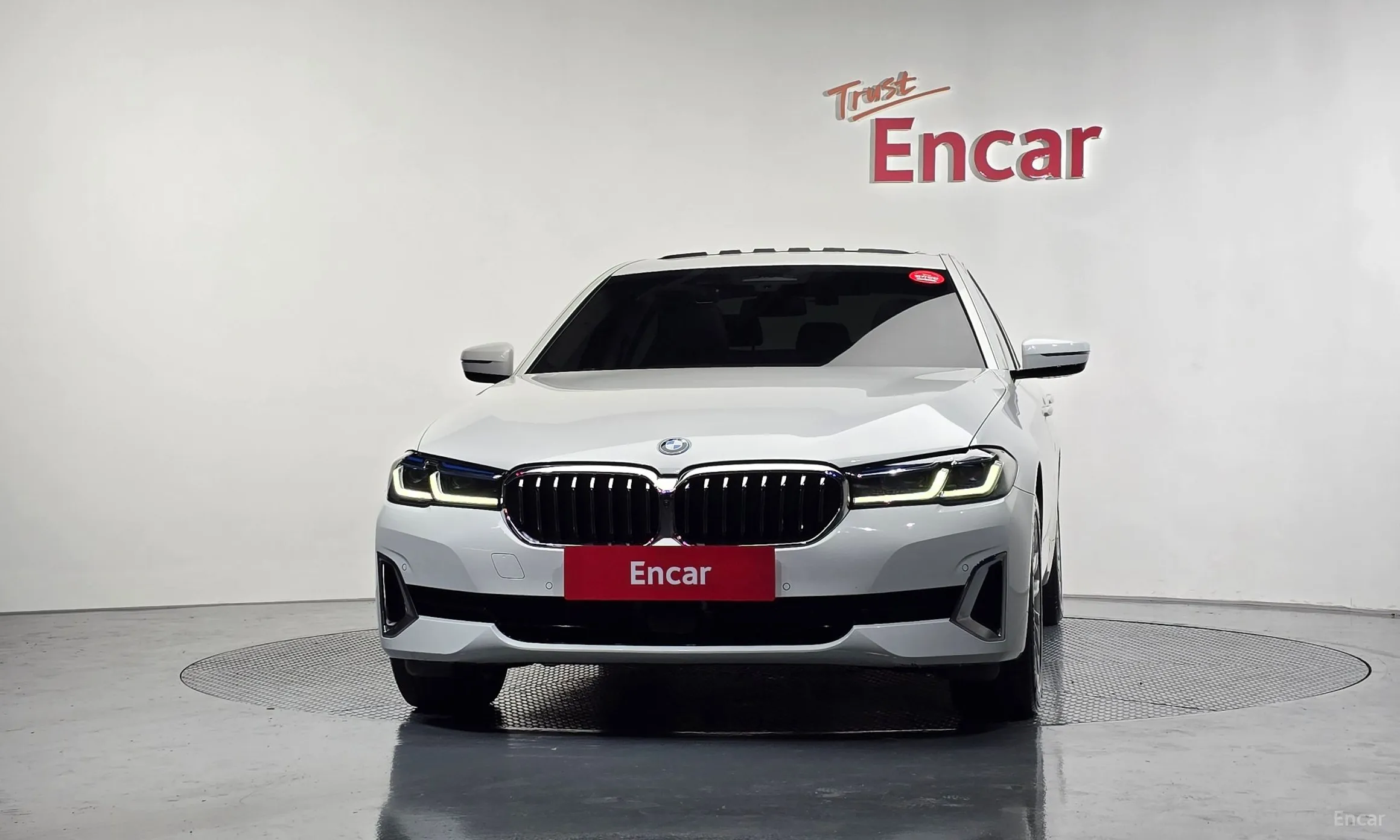 BMW 5 Series (G30) превью 3