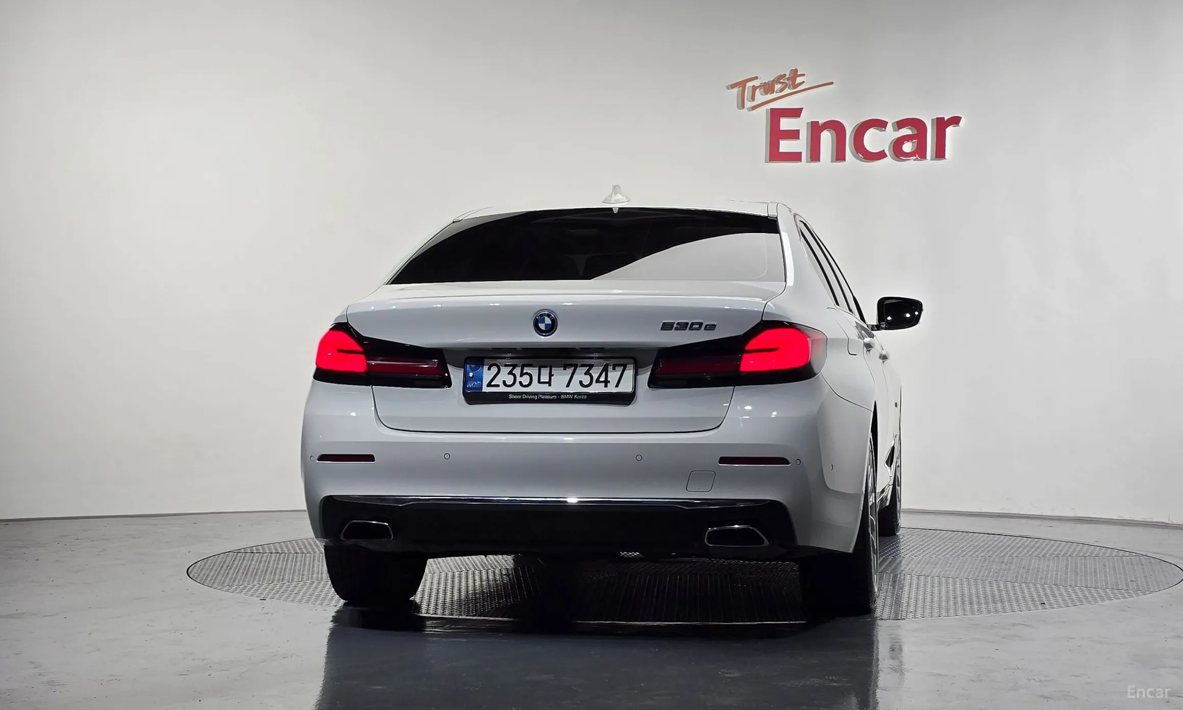 BMW 5 Series (G30) превью 4