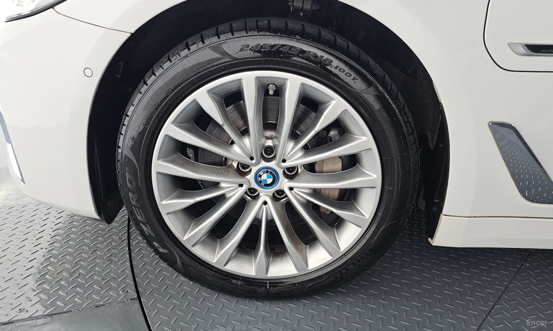 BMW 5 Series (G30) превью 5
