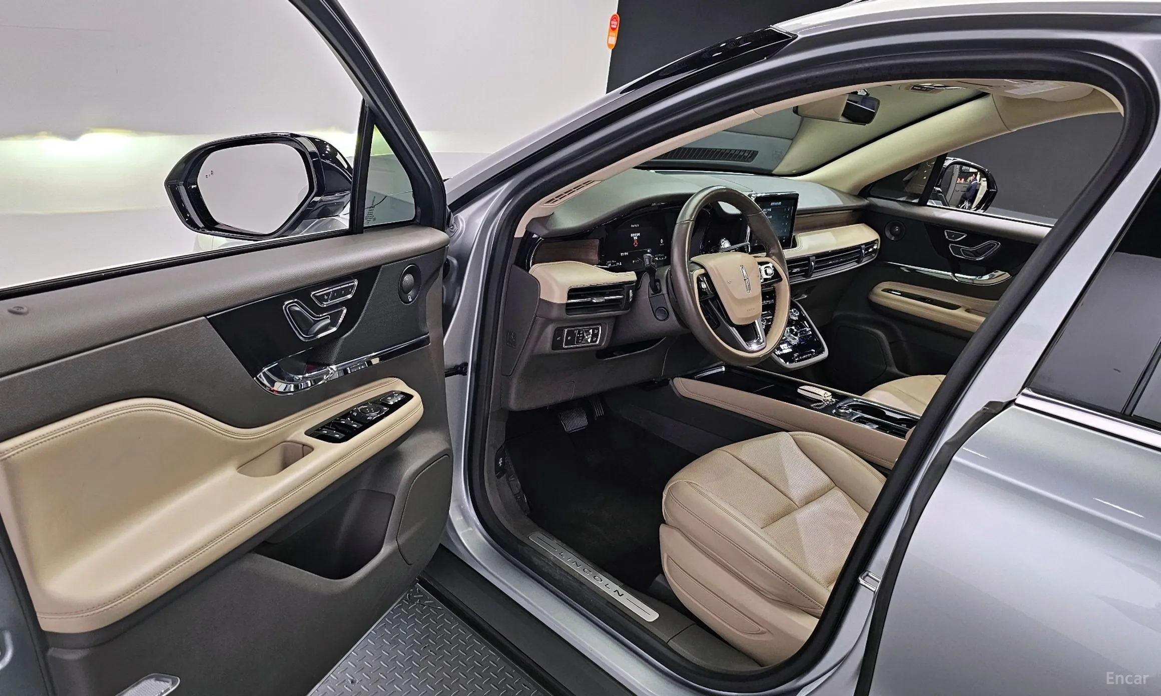 Lincoln Corsair превью 11