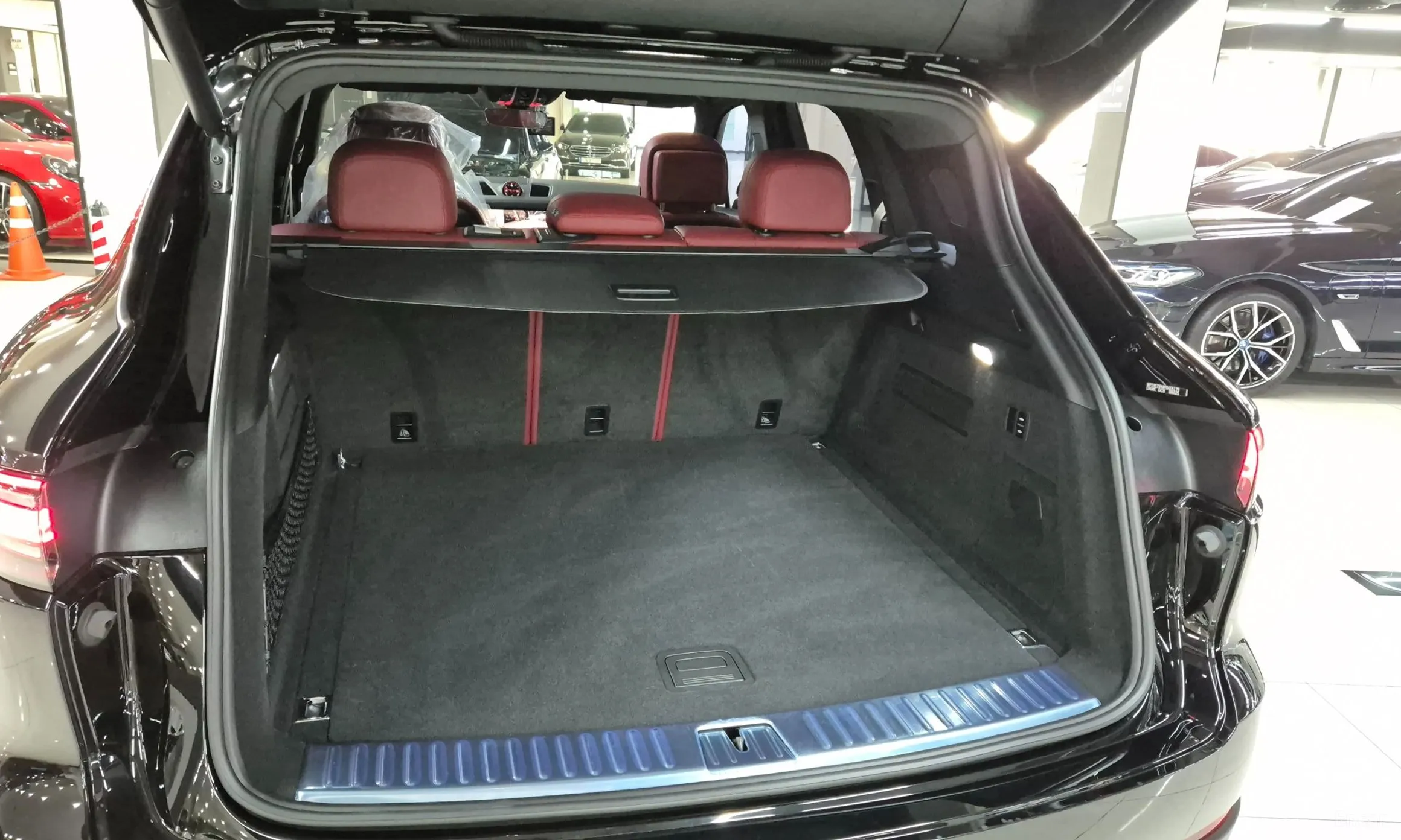 Porsche Cayenne (PO536) превью 6