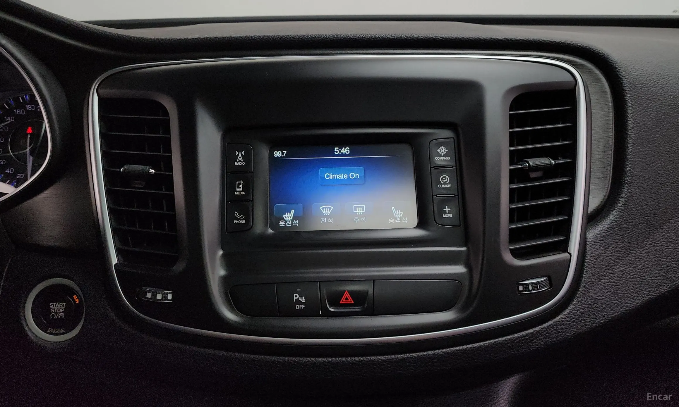 Chrysler 200 Second generation превью 16