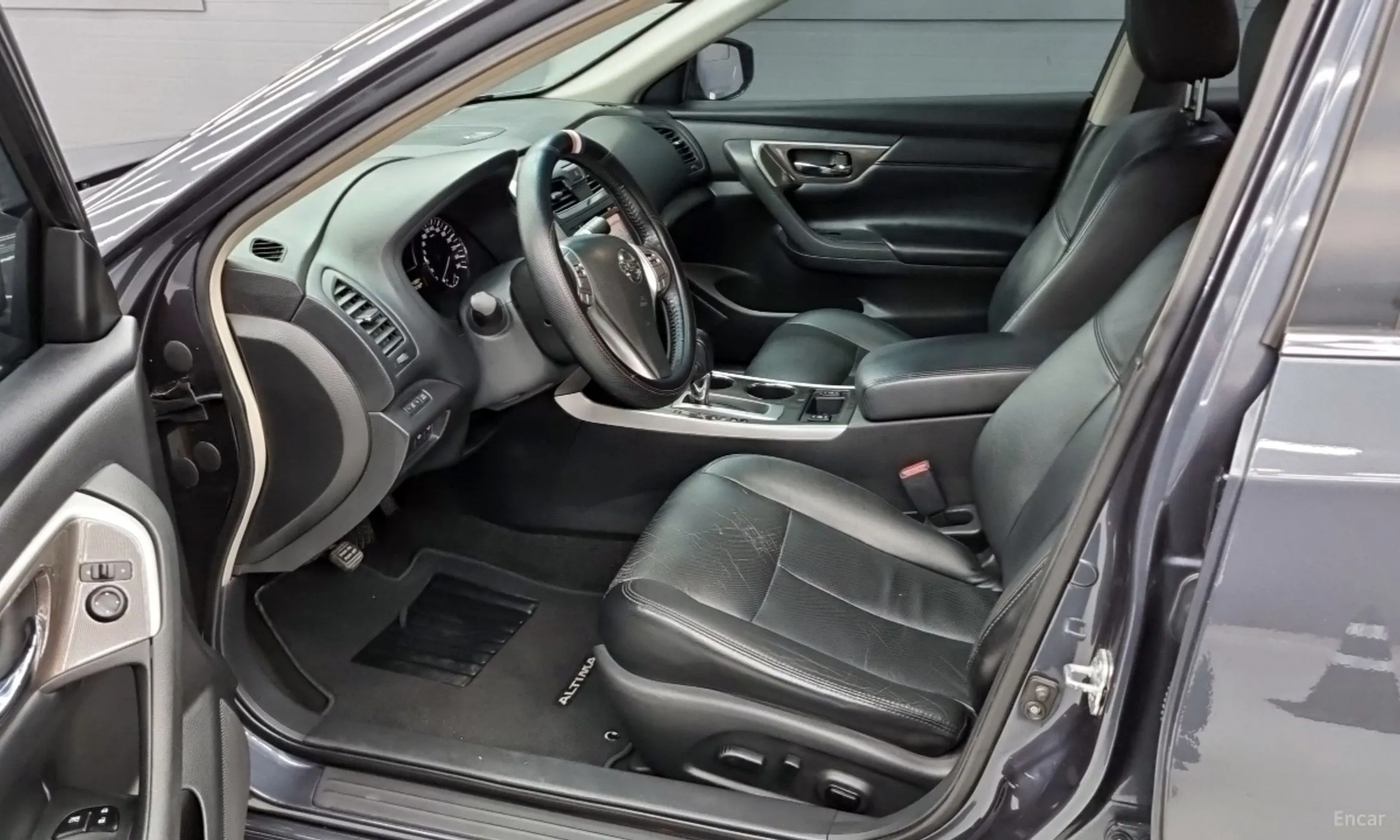 Nissan Altima превью 10