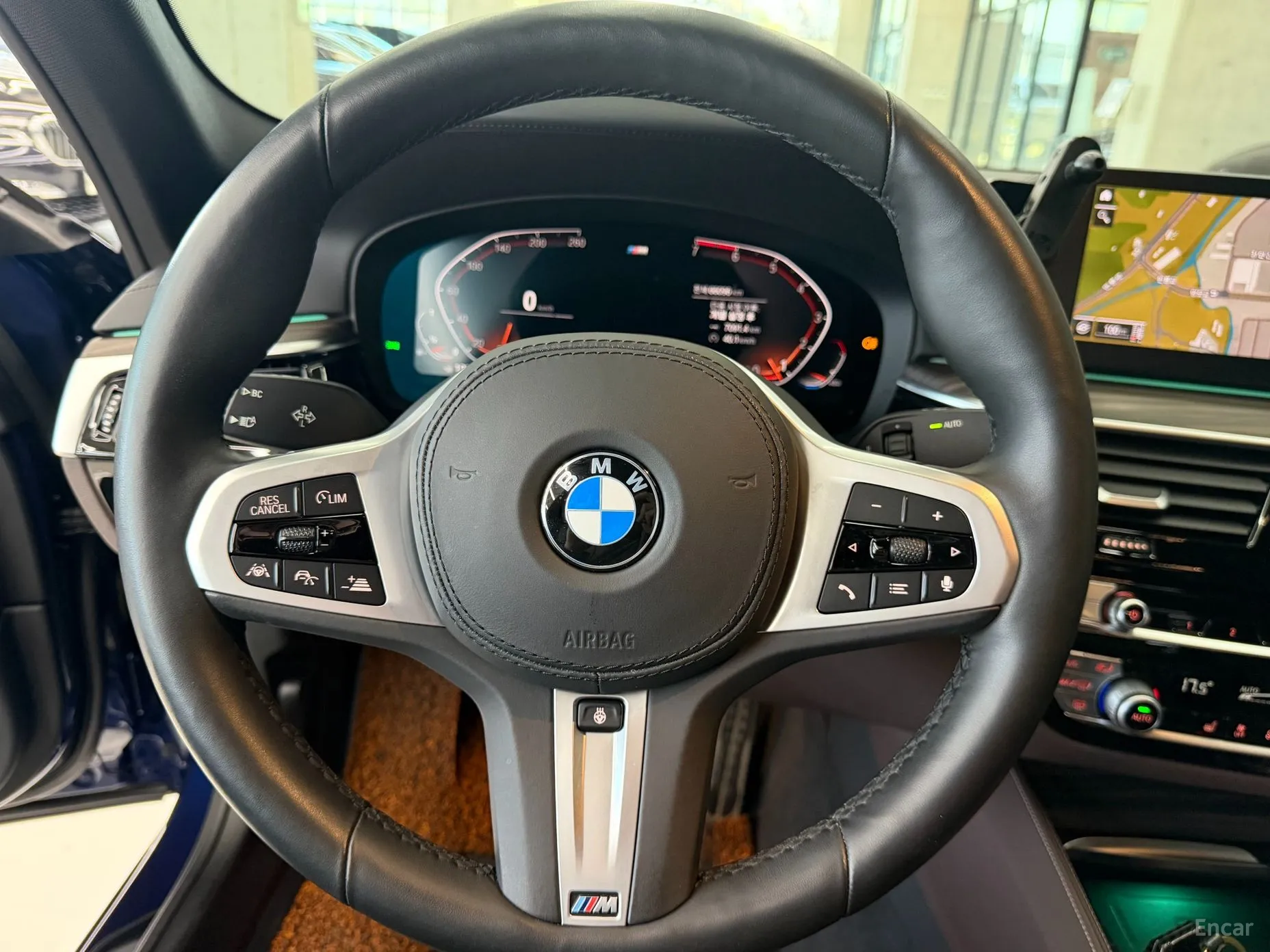 BMW 5 Series (G30) превью 13