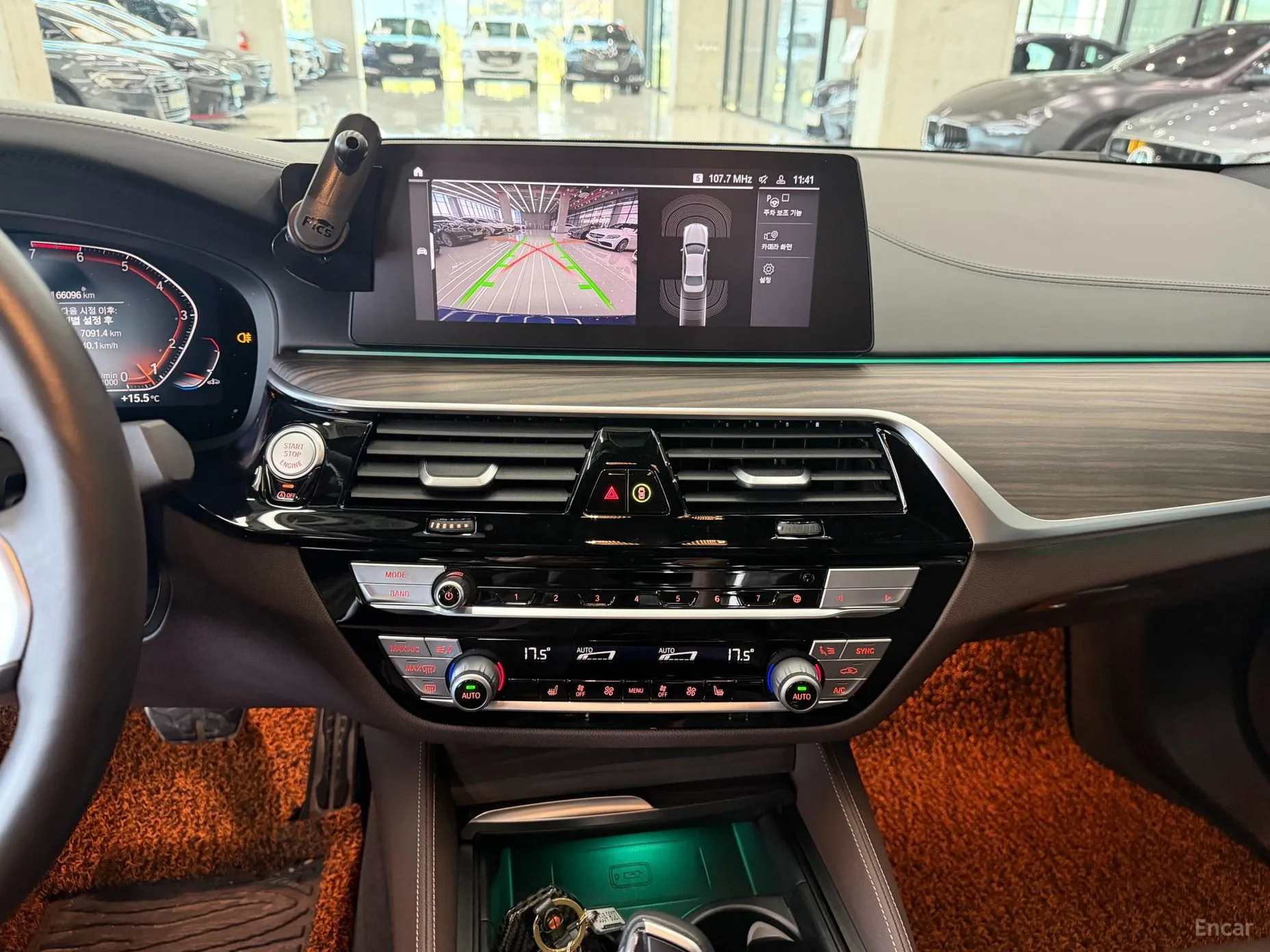 BMW 5 Series (G30) превью 15