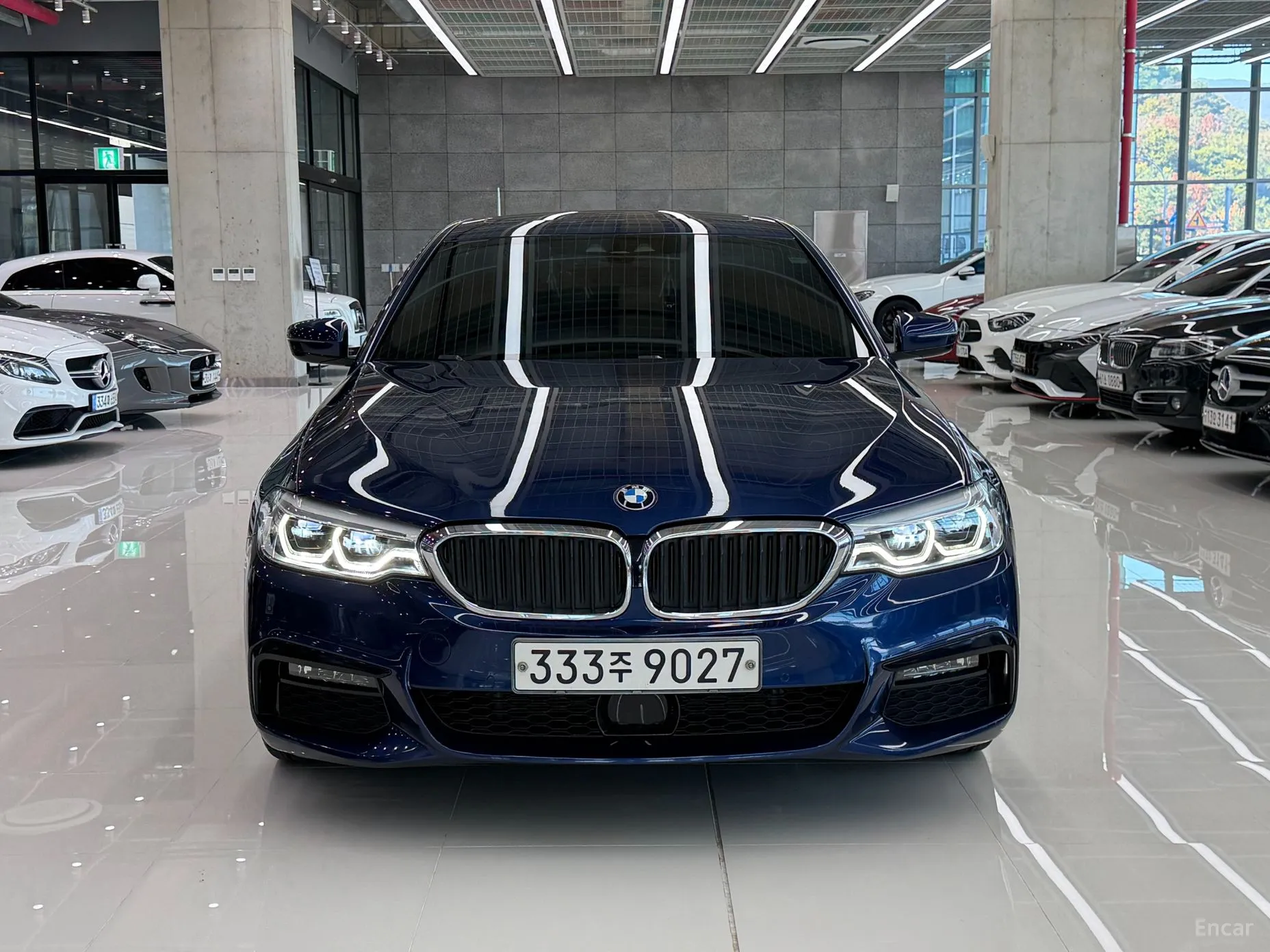 BMW 5 Series (G30) превью 2