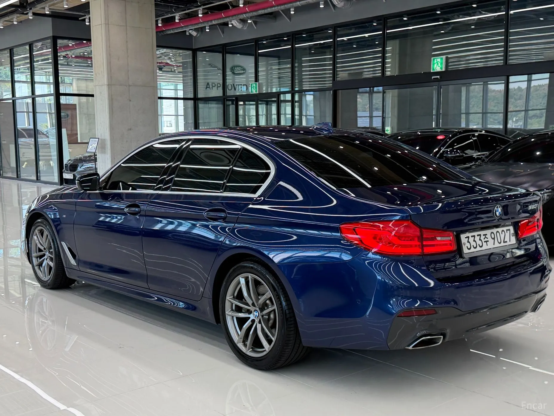 BMW 5 Series (G30) превью 5