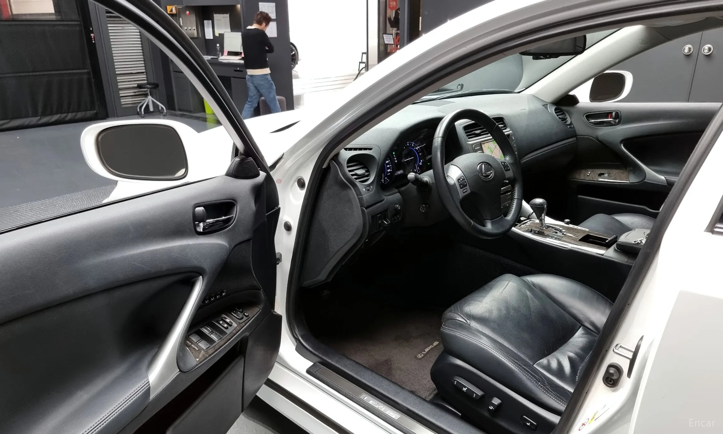 Lexus IS250 превью 10