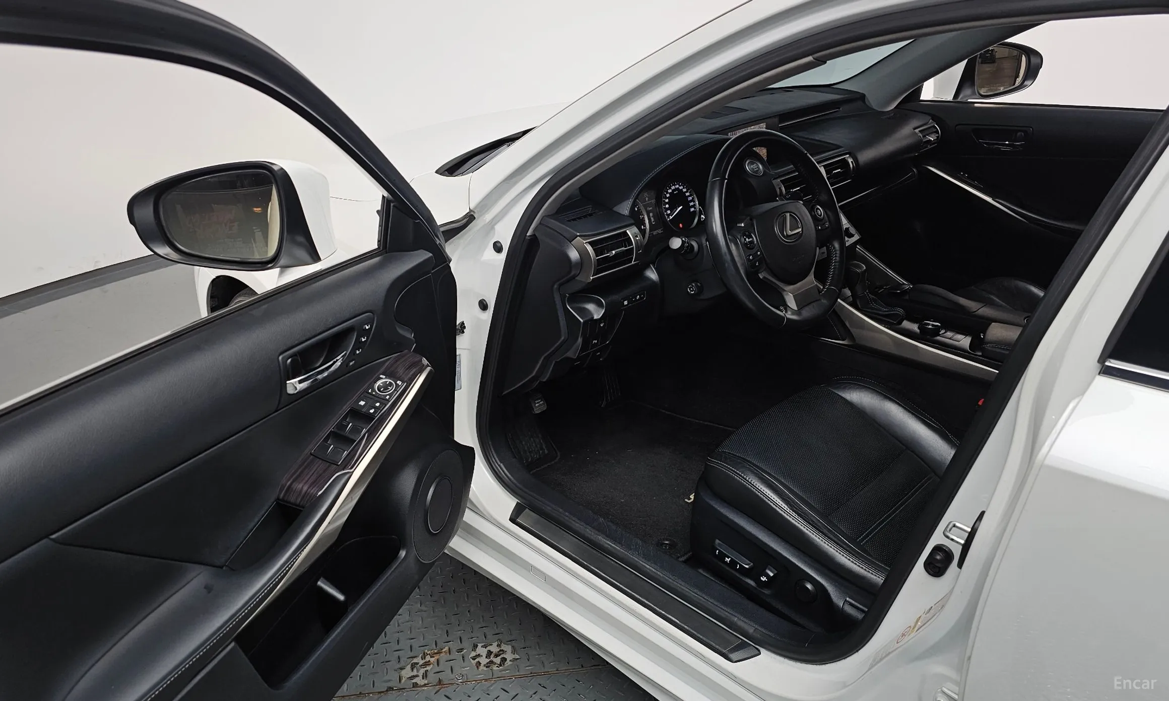Lexus New IS250 превью 11