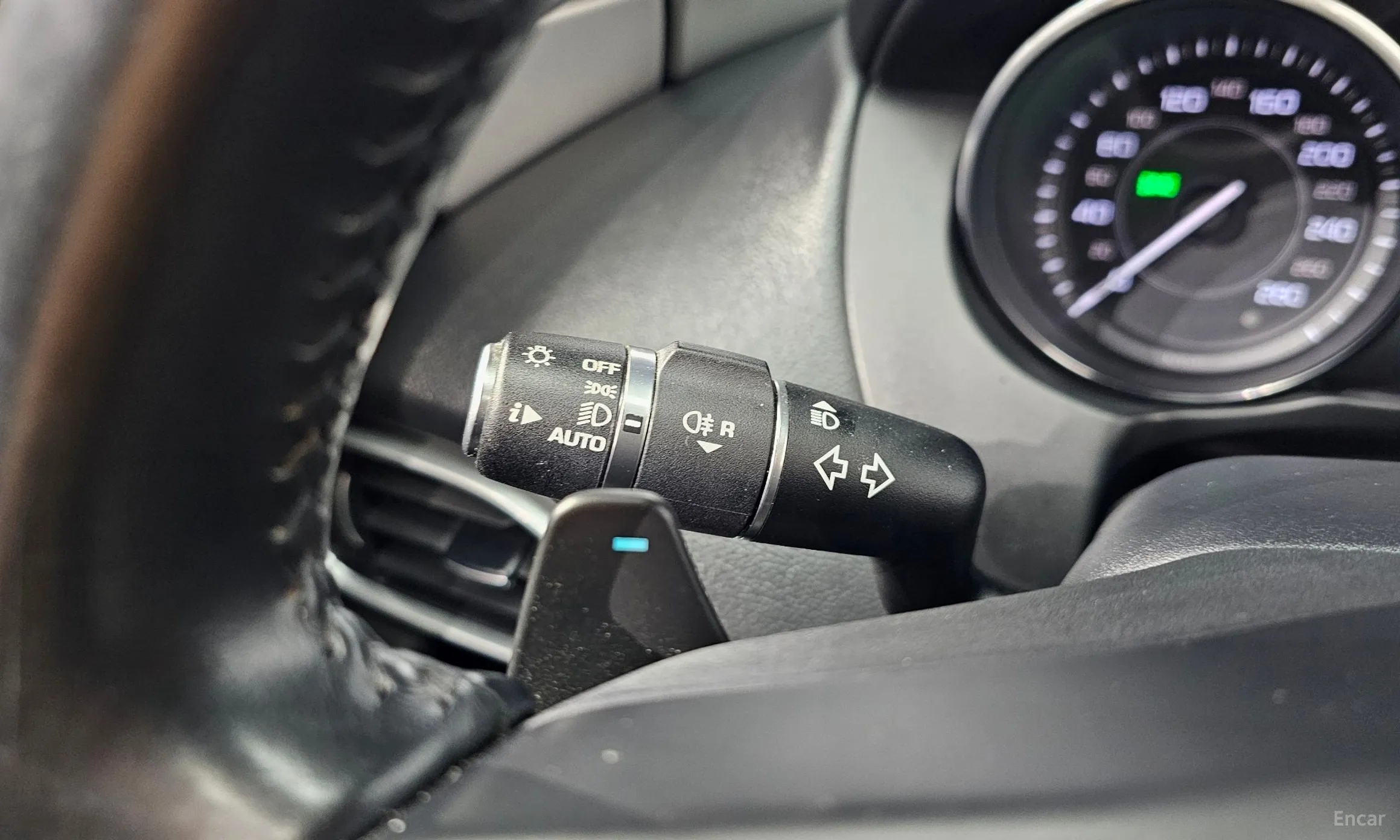 Jaguar XE превью 14