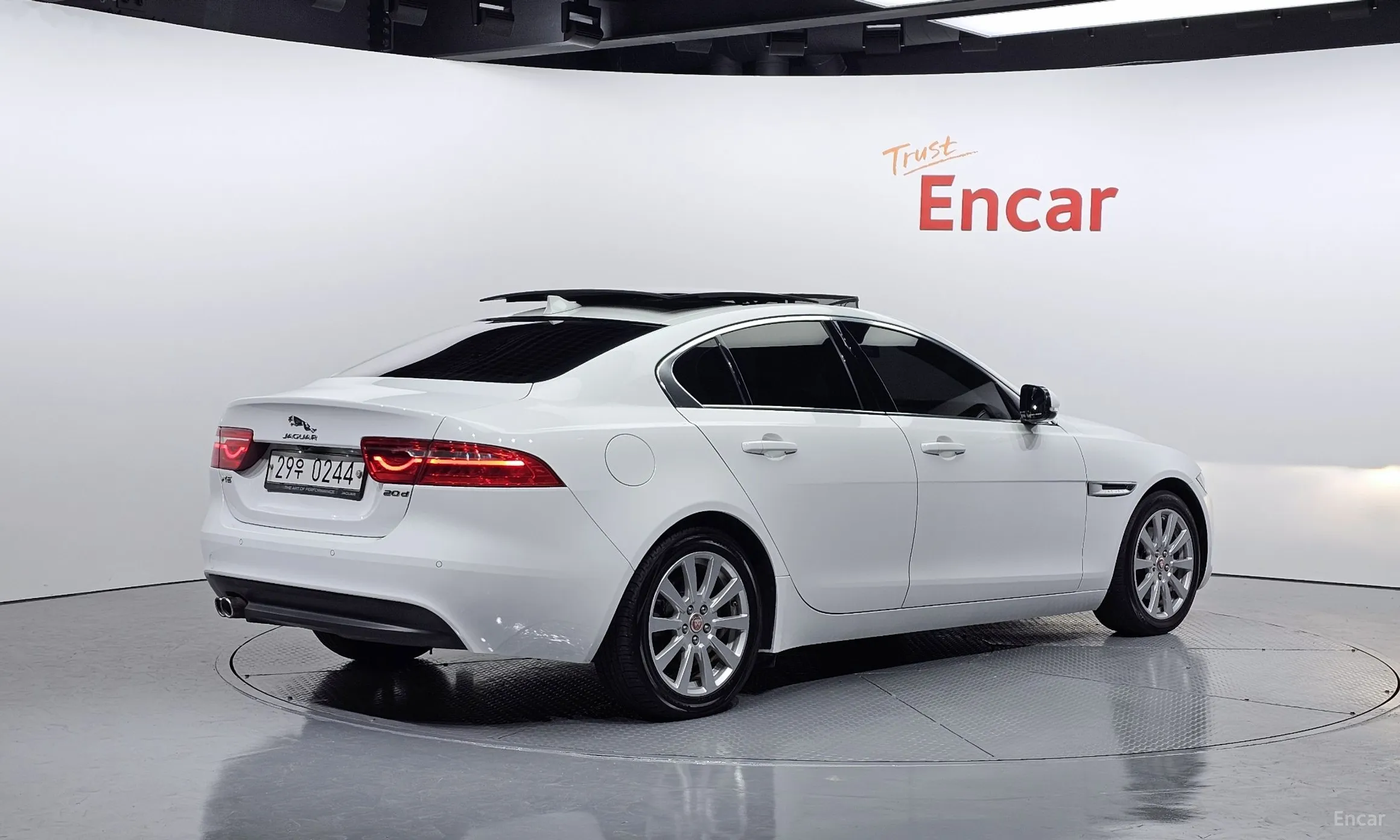 Jaguar XE превью 2