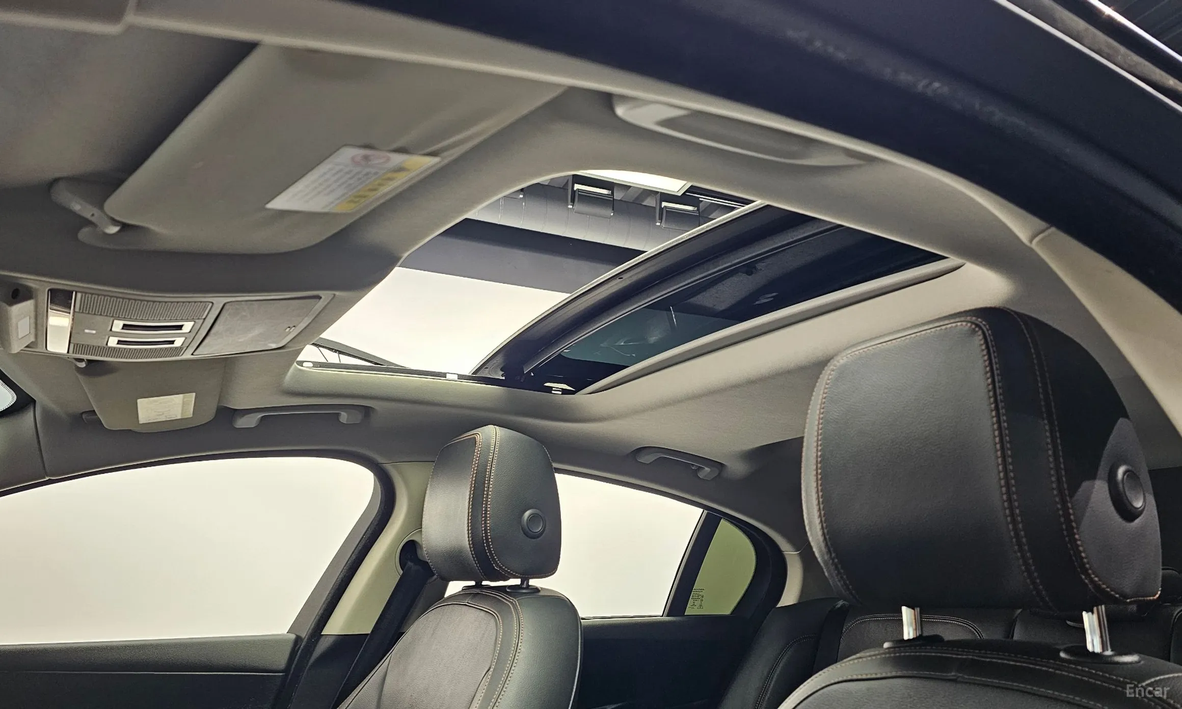 Jaguar XE превью 20