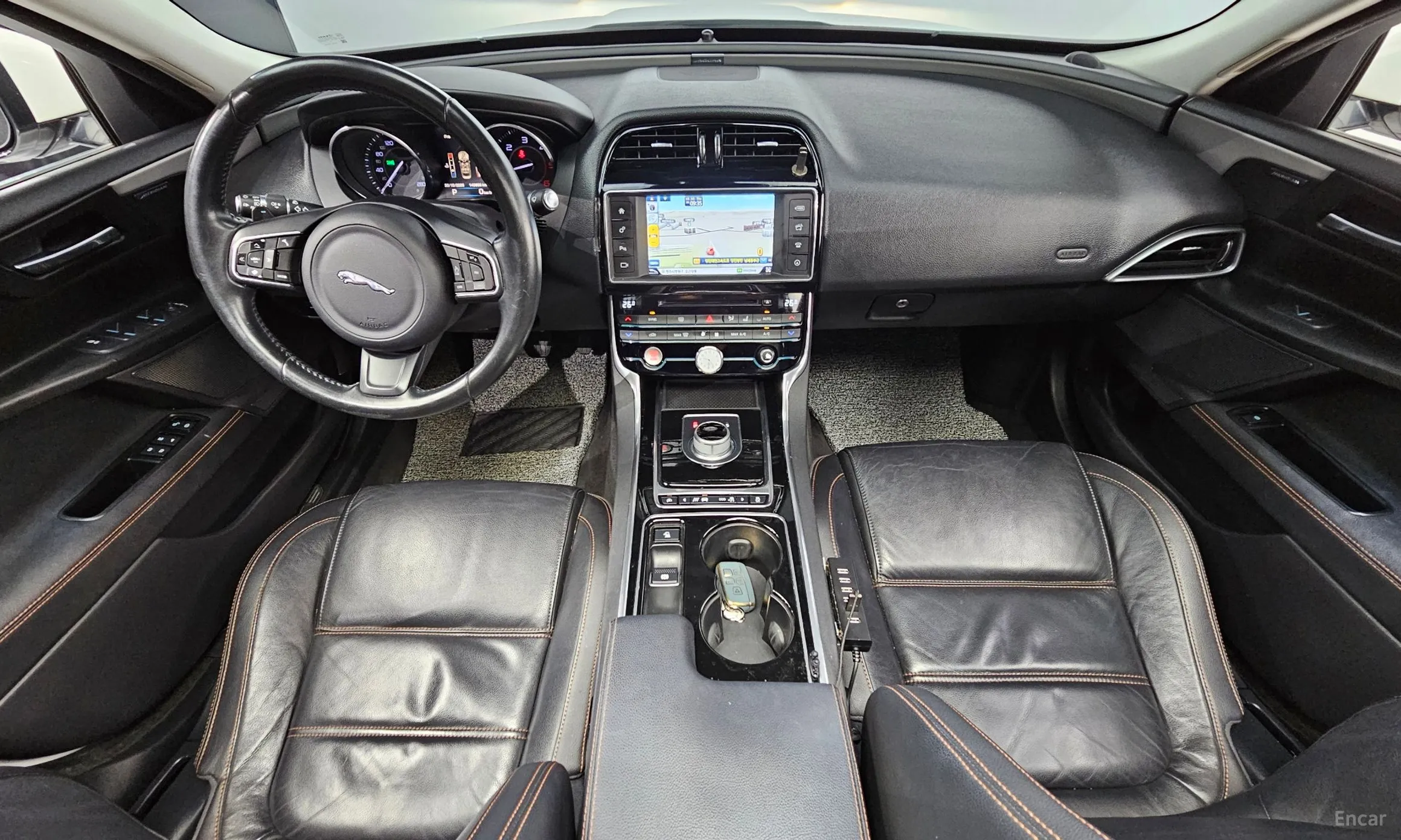 Jaguar XE превью 7