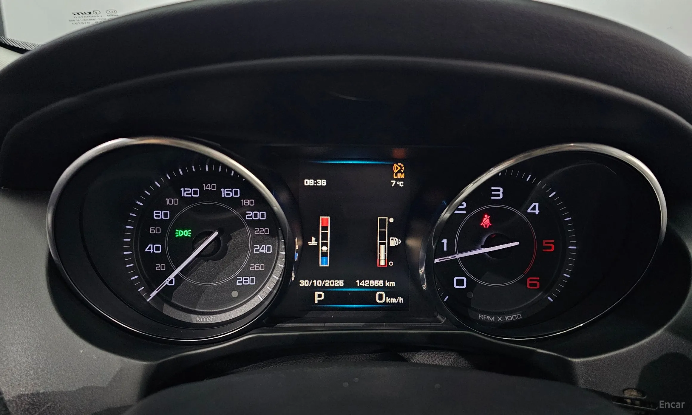 Jaguar XE превью 8