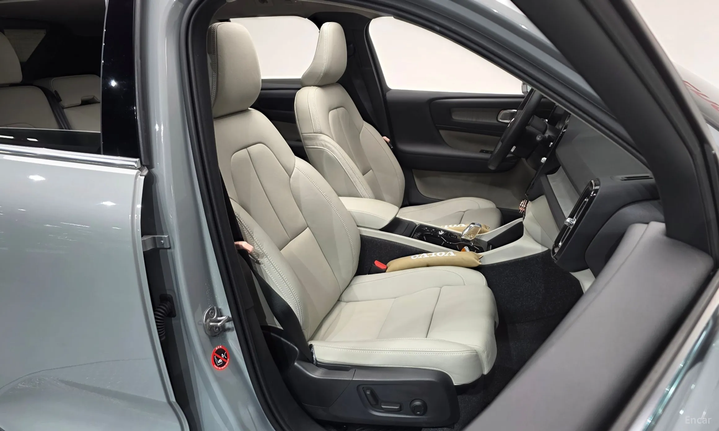 Volvo XC40 превью 10