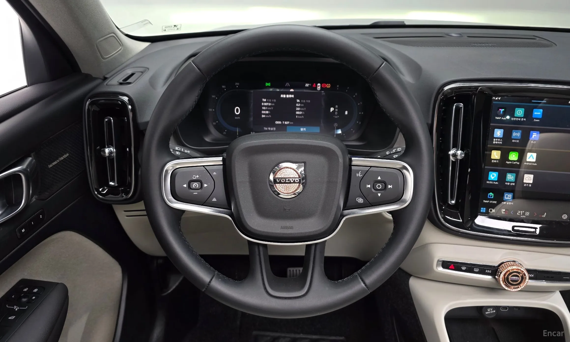 Volvo XC40 превью 13