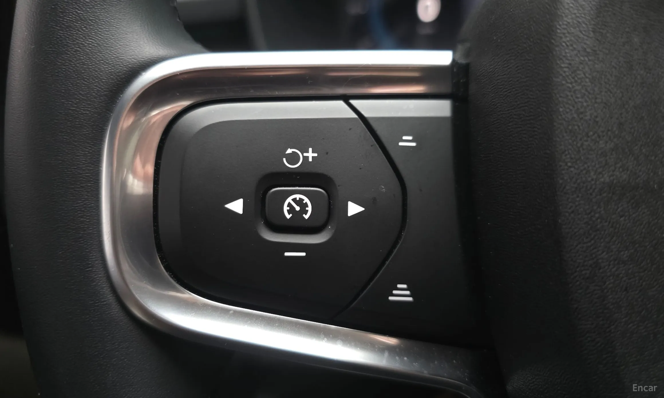 Volvo XC40 превью 17