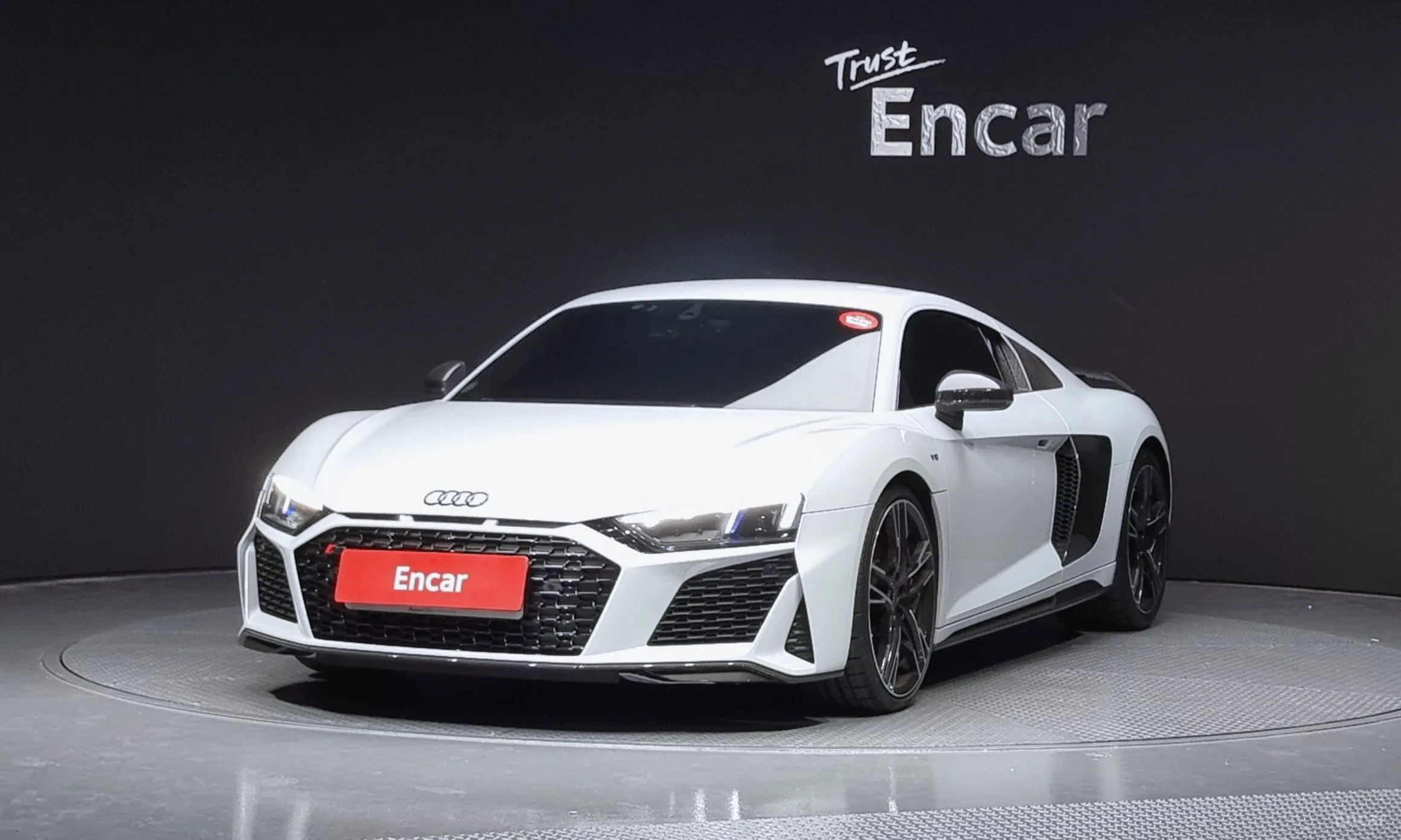 R8 (4S)