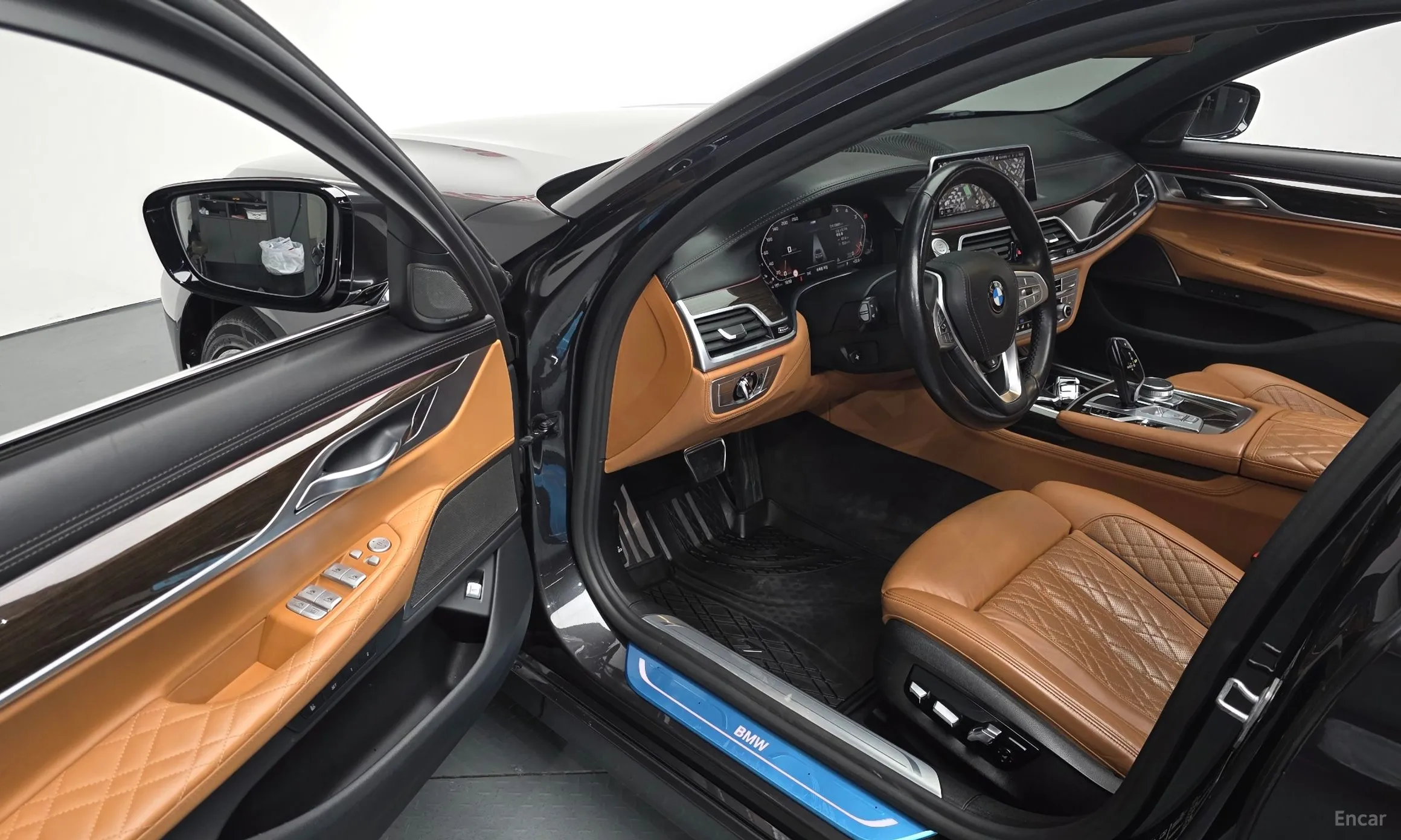 BMW 7 Series (G11) превью 11