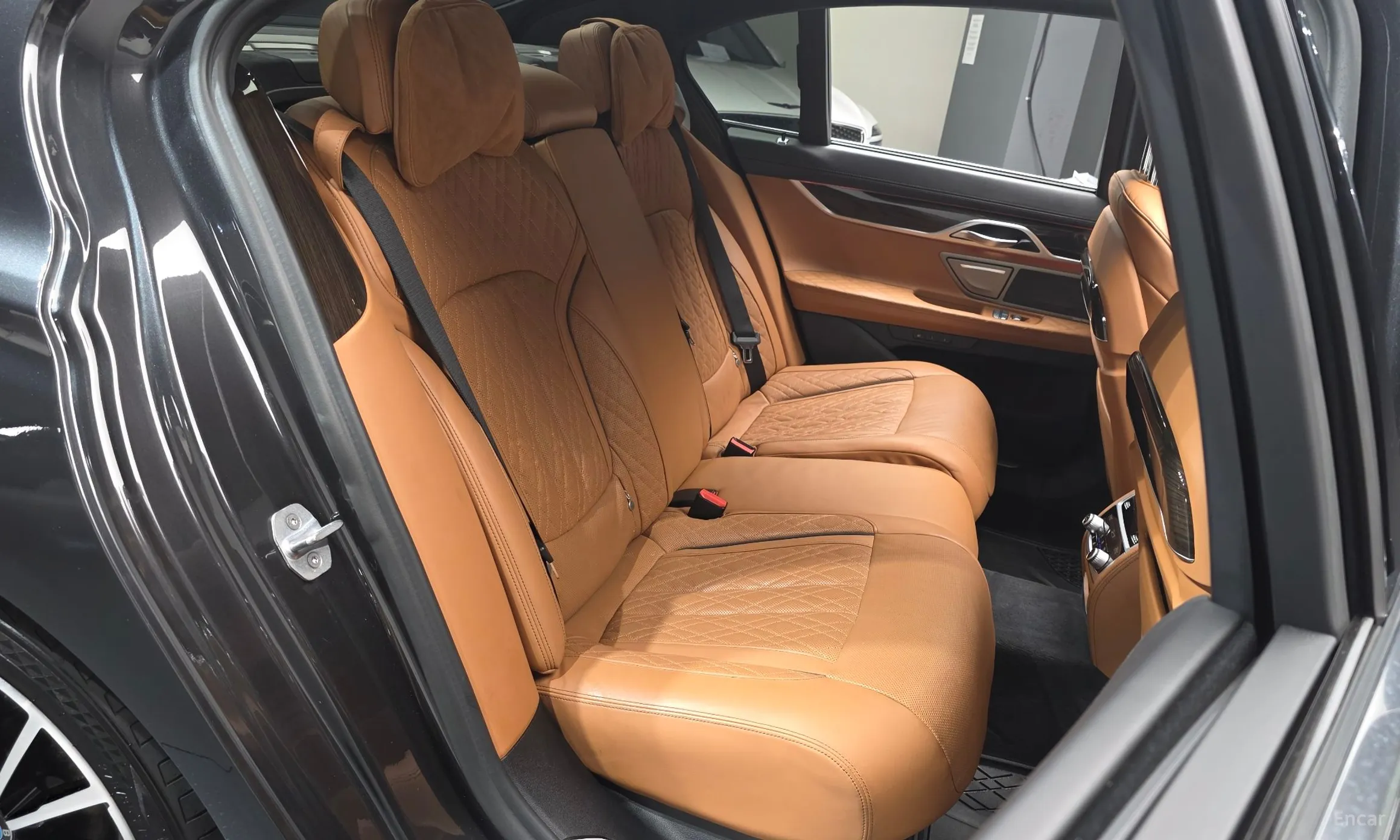 BMW 7 Series (G11) превью 12