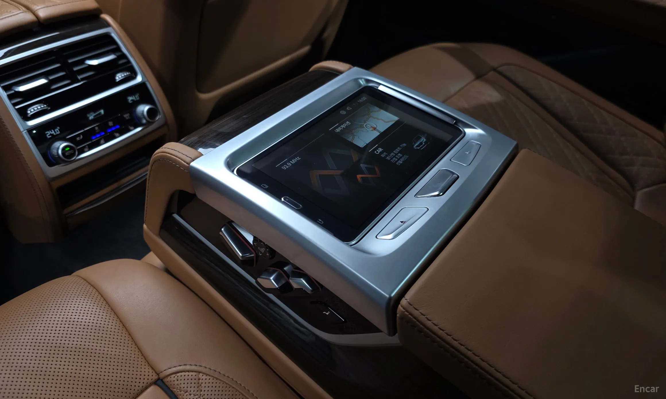 BMW 7 Series (G11) превью 17