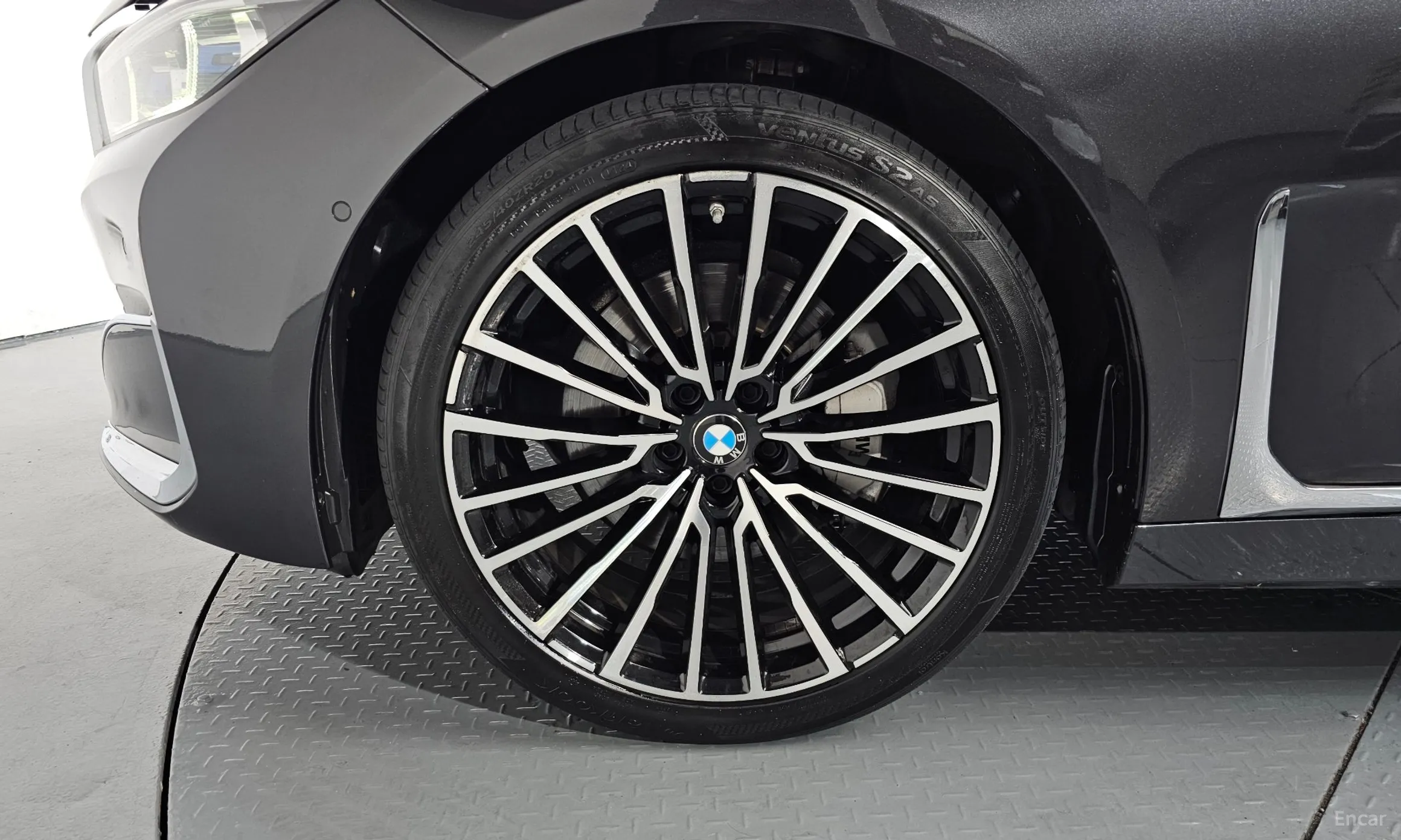 BMW 7 Series (G11) превью 5