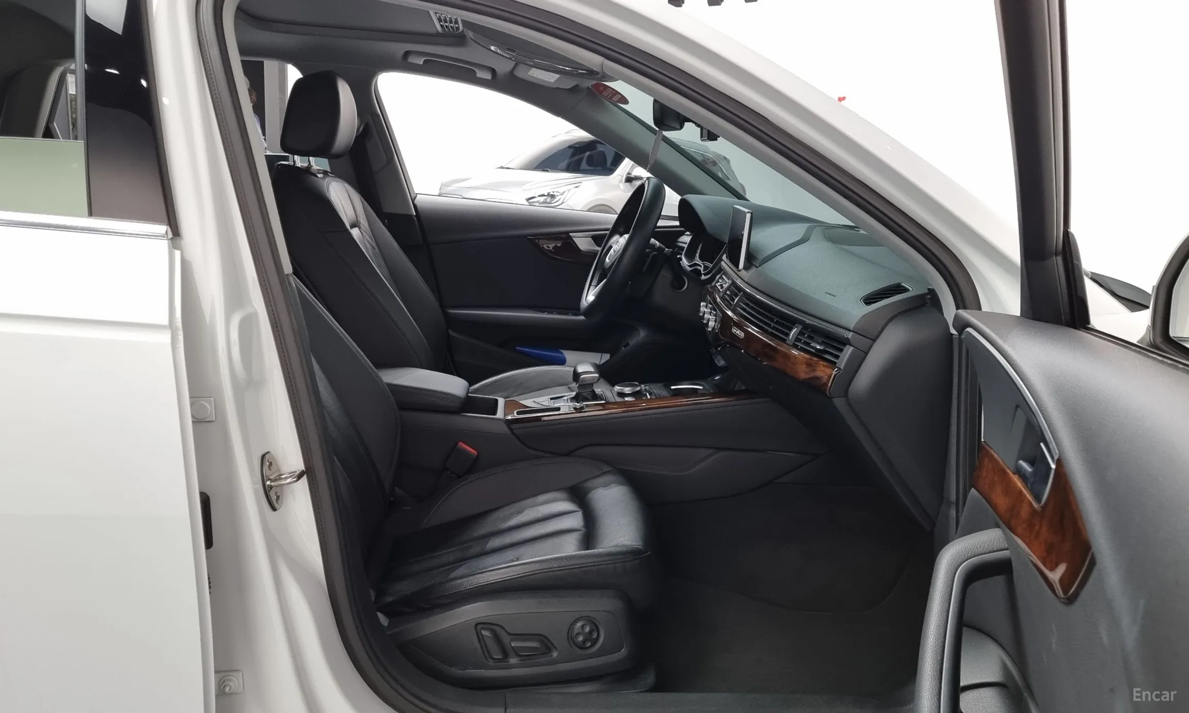 Audi A4 (B9) превью 11
