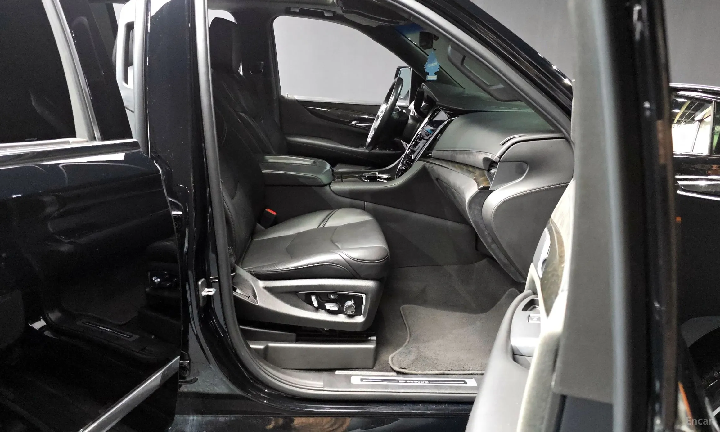 Cadillac Escalade превью 11