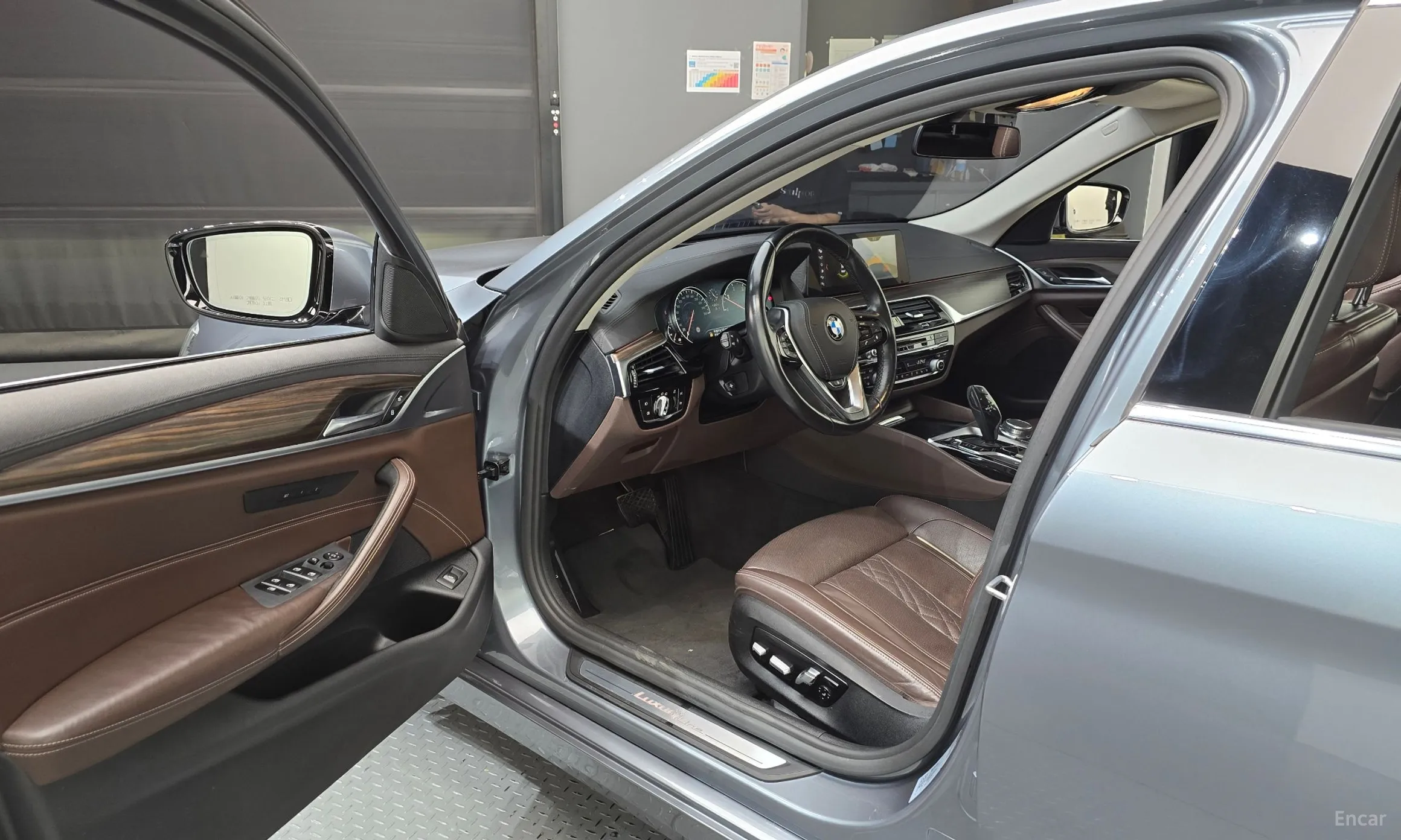 BMW 5 Series (G30) превью 10