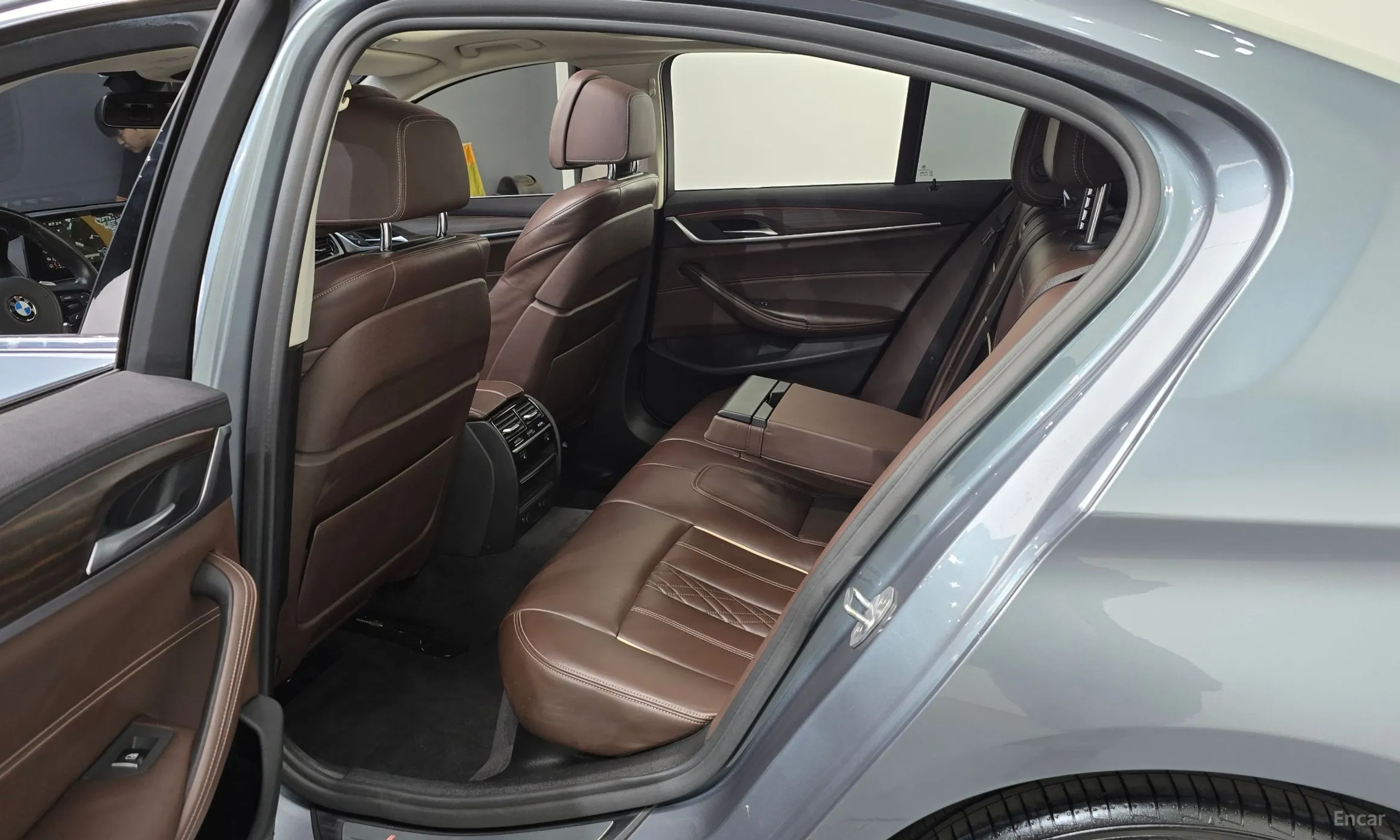 BMW 5 Series (G30) превью 11