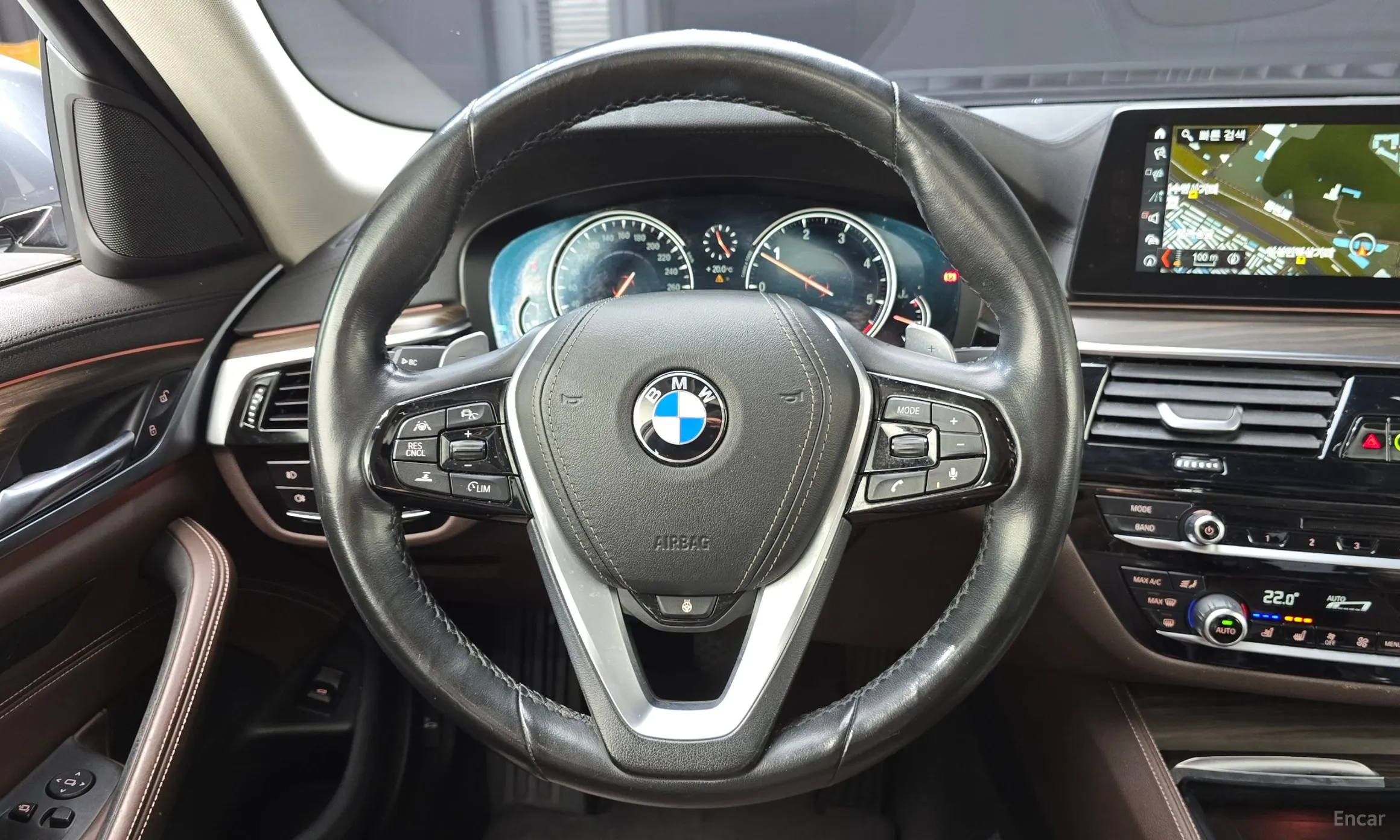 BMW 5 Series (G30) превью 13