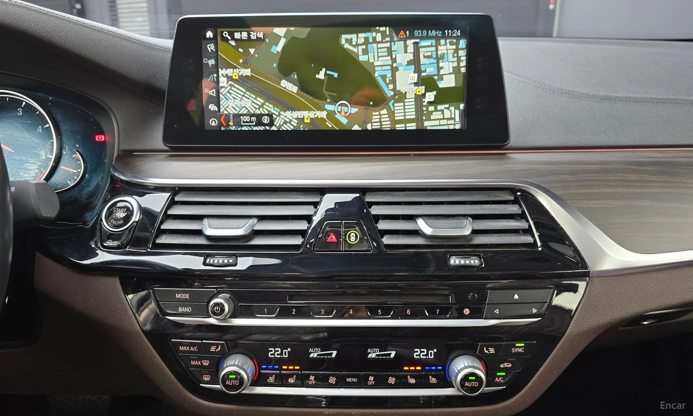BMW 5 Series (G30) превью 14