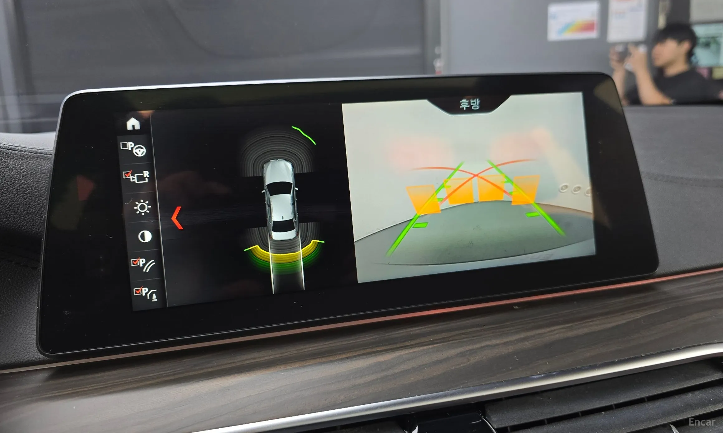 BMW 5 Series (G30) превью 15