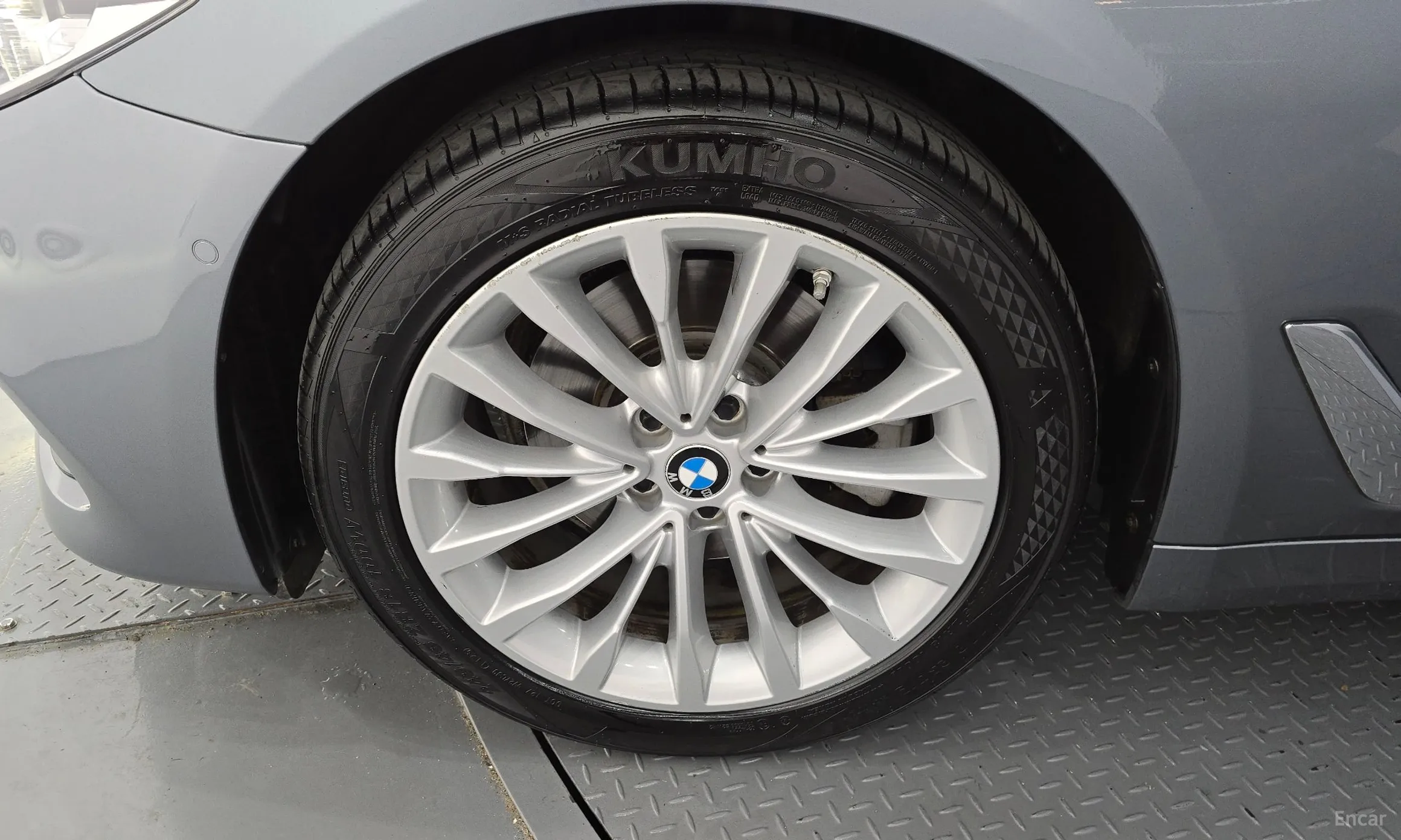 BMW 5 Series (G30) превью 5