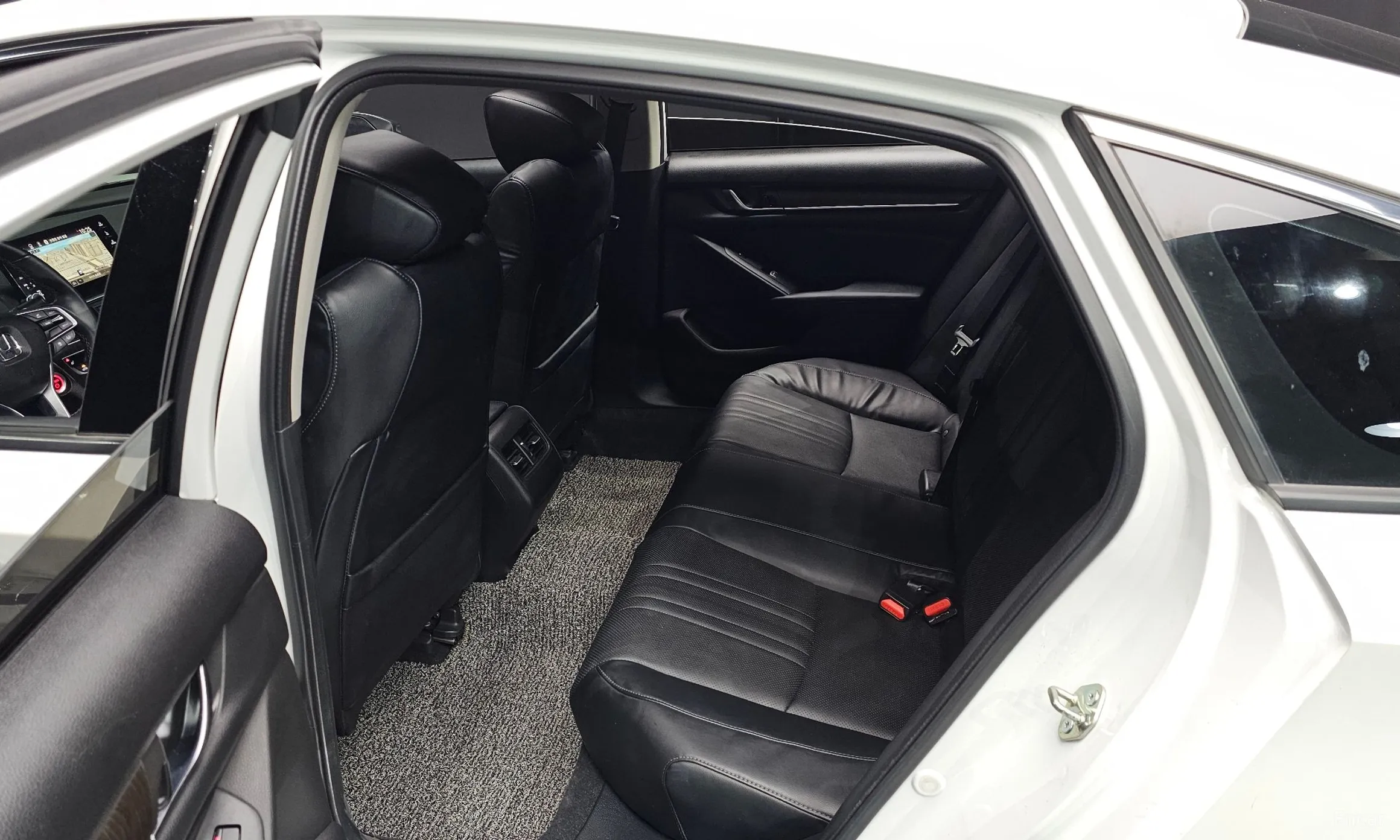 Honda Accord 10th Generation превью 12