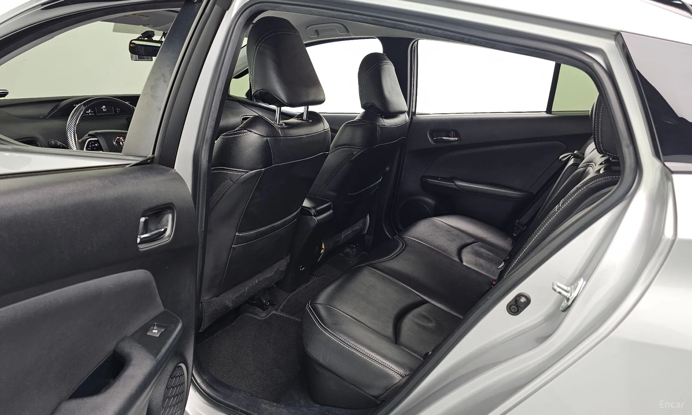 Toyota Prius 4th Generation превью 12