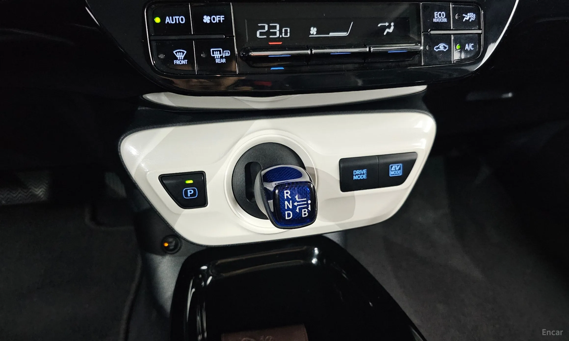 Toyota Prius 4th Generation превью 9