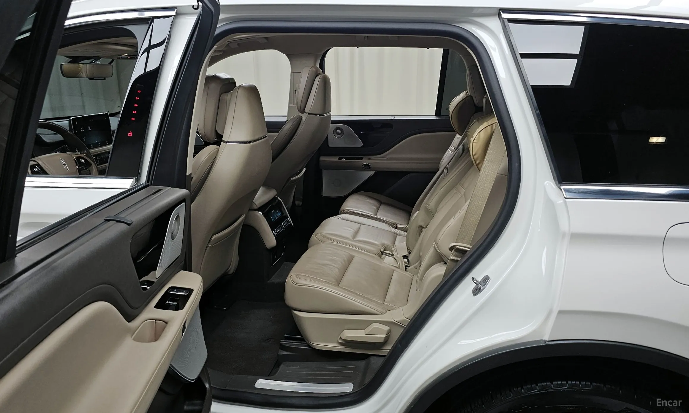 Lincoln Aviator 2nd Generation превью 11