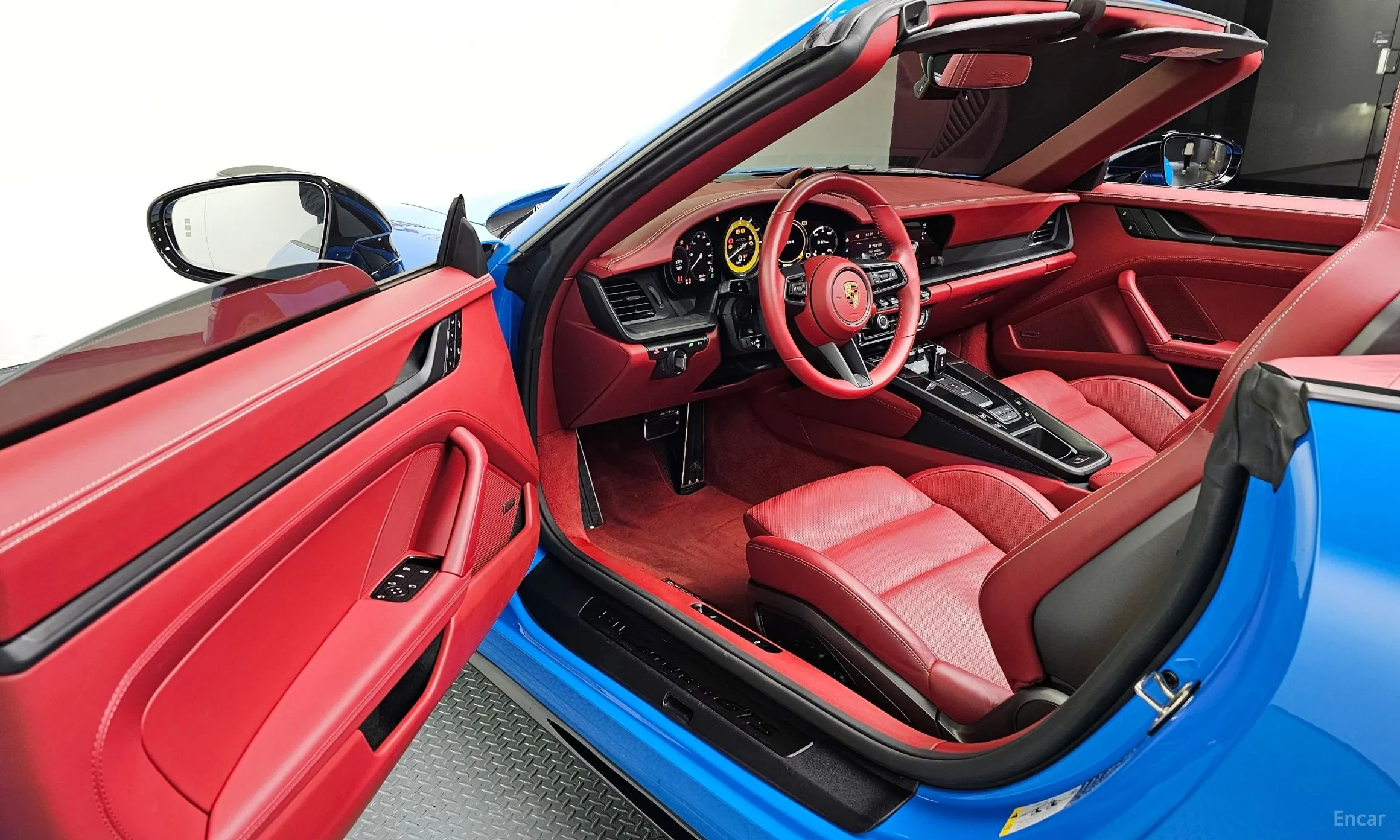 Porsche 911 (992) превью 10