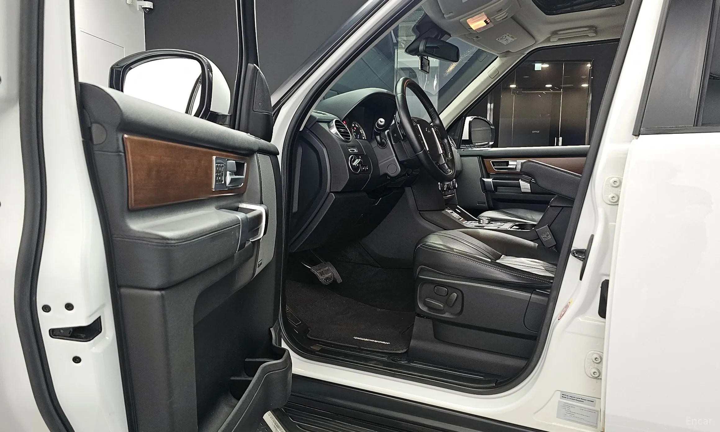 Land Rover Discovery 4 превью 10