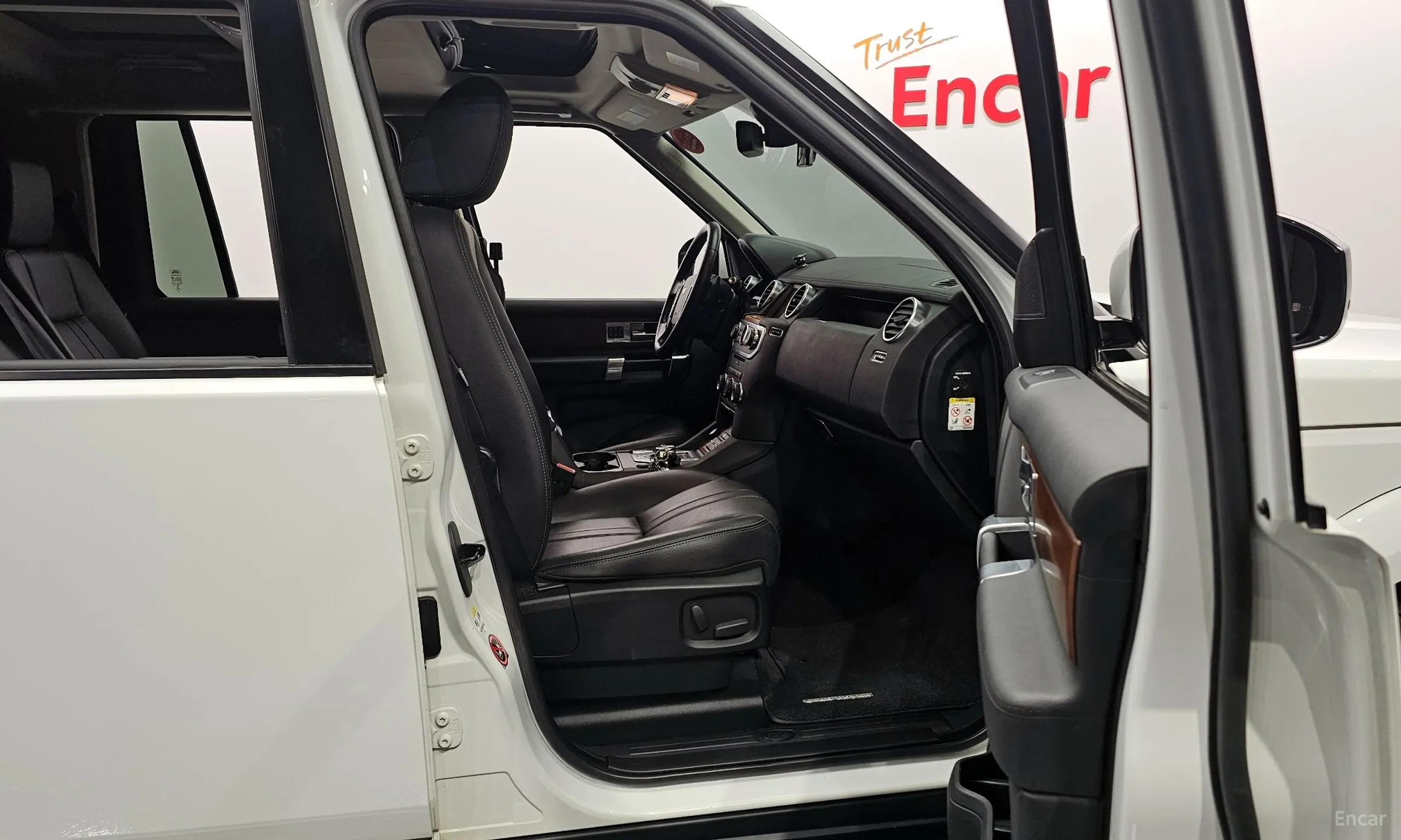 Land Rover Discovery 4 превью 11