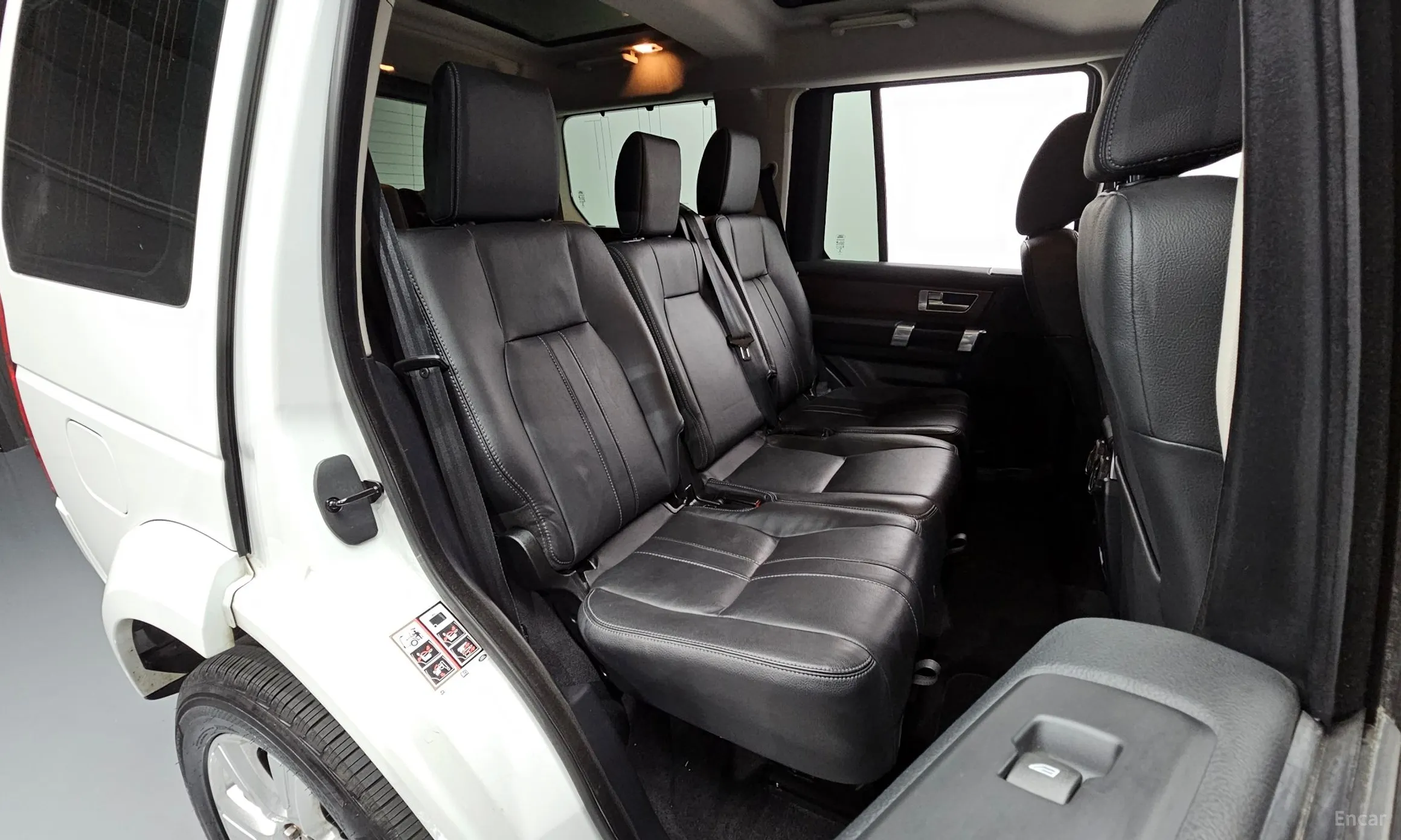 Land Rover Discovery 4 превью 12