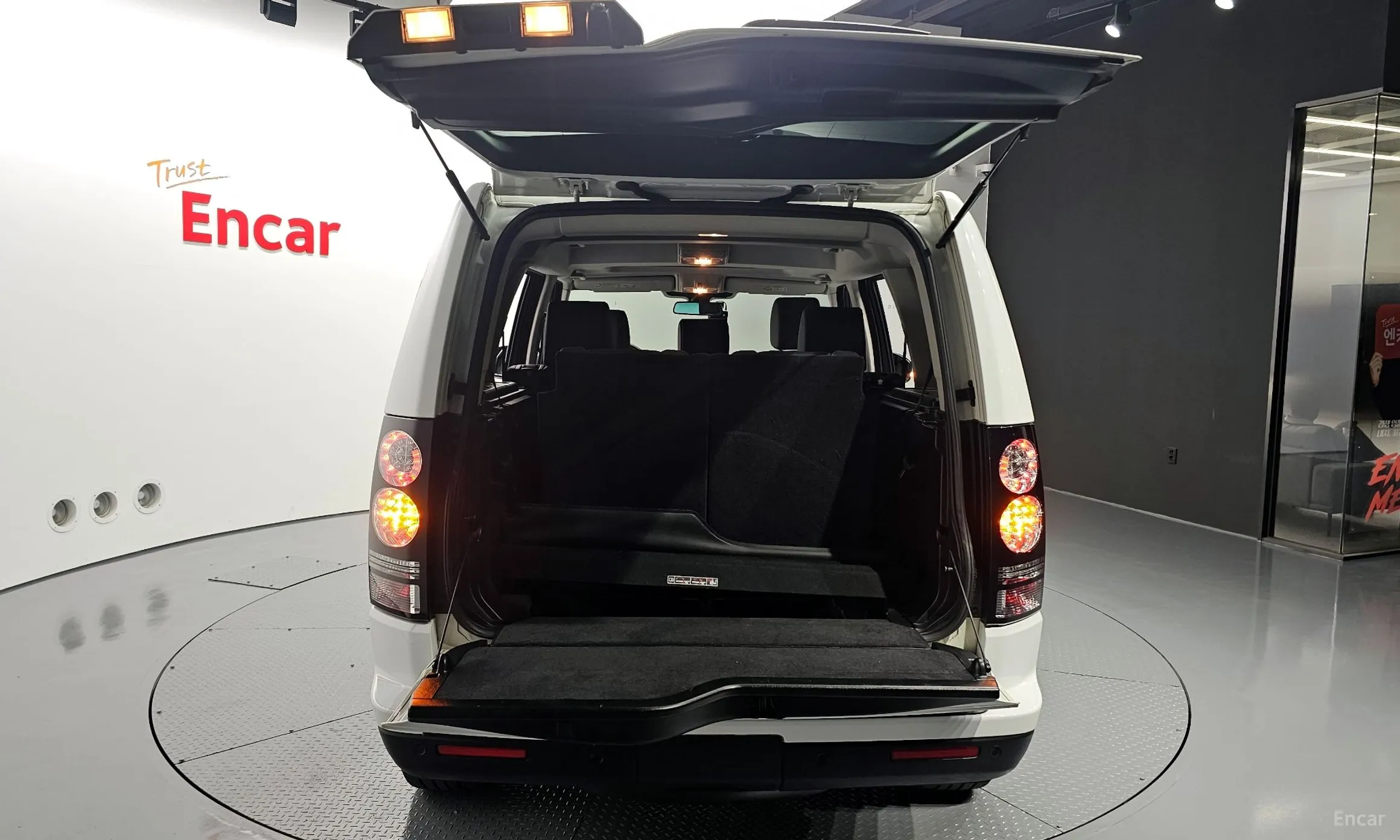 Land Rover Discovery 4 превью 20