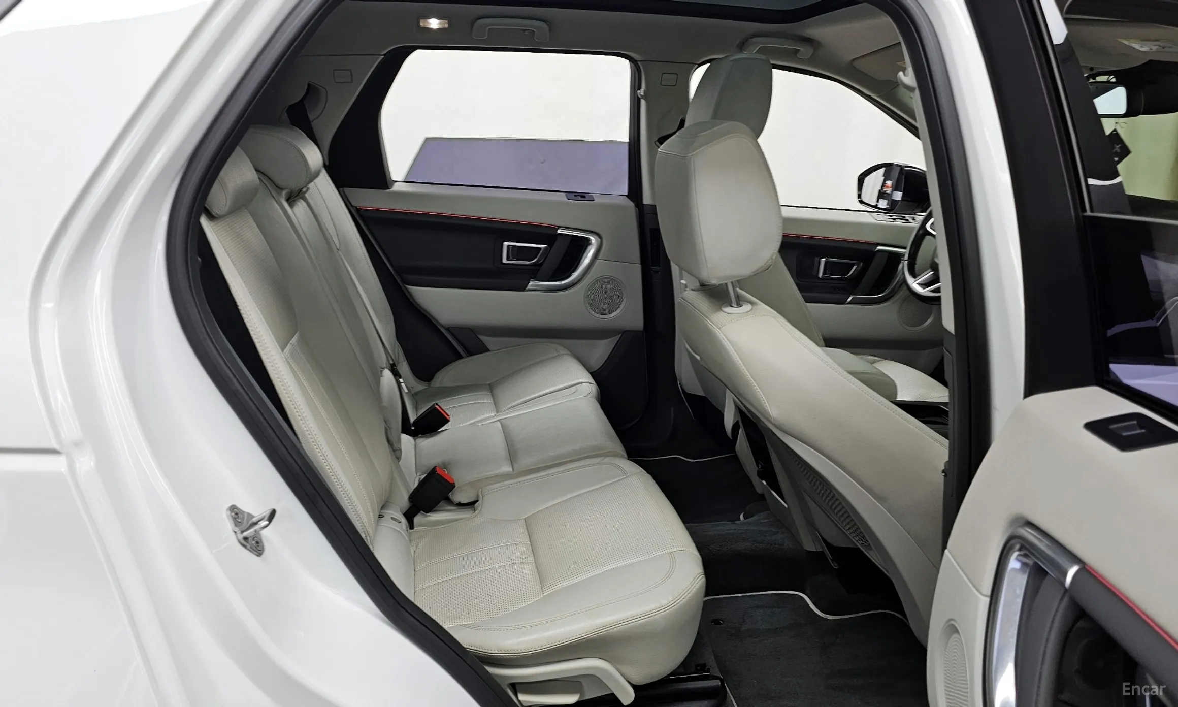 Land Rover Discovery Sports превью 12