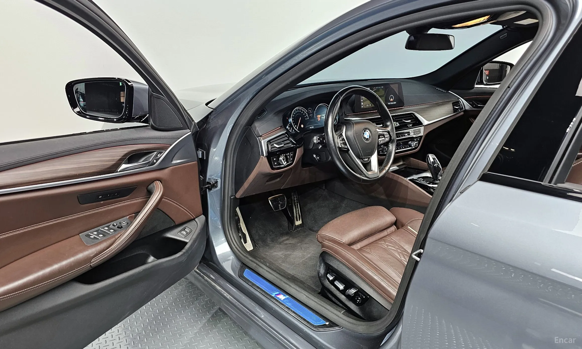 BMW 5 Series (G30) превью 11