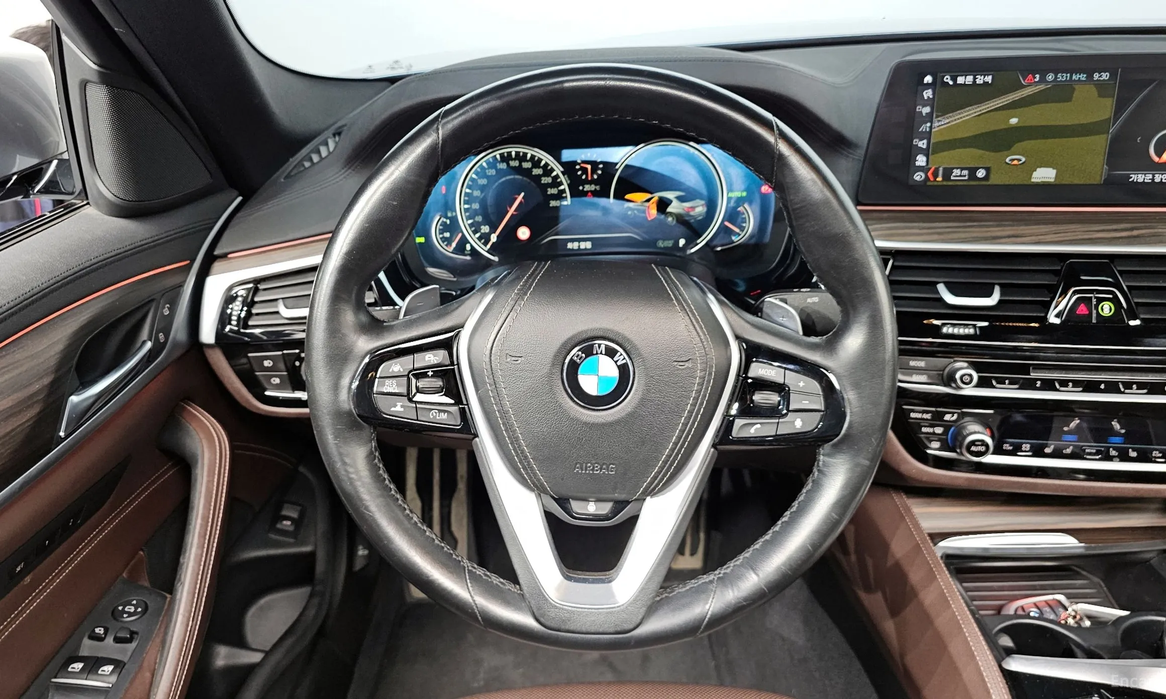 BMW 5 Series (G30) превью 13