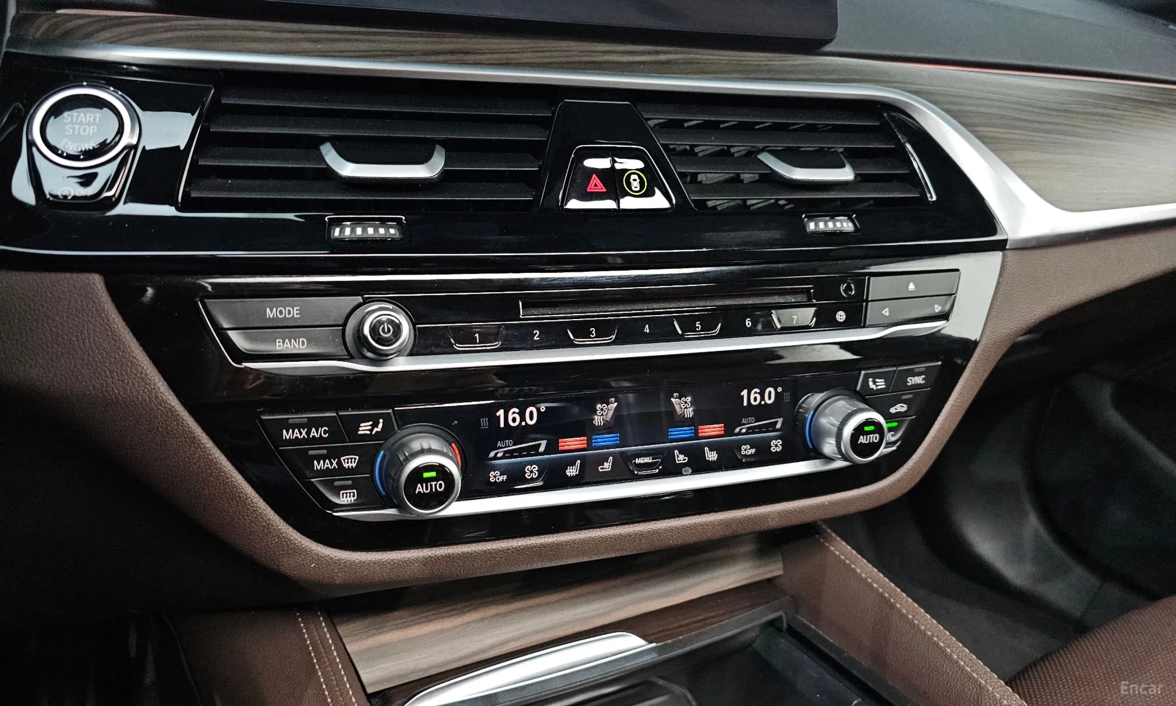 BMW 5 Series (G30) превью 16