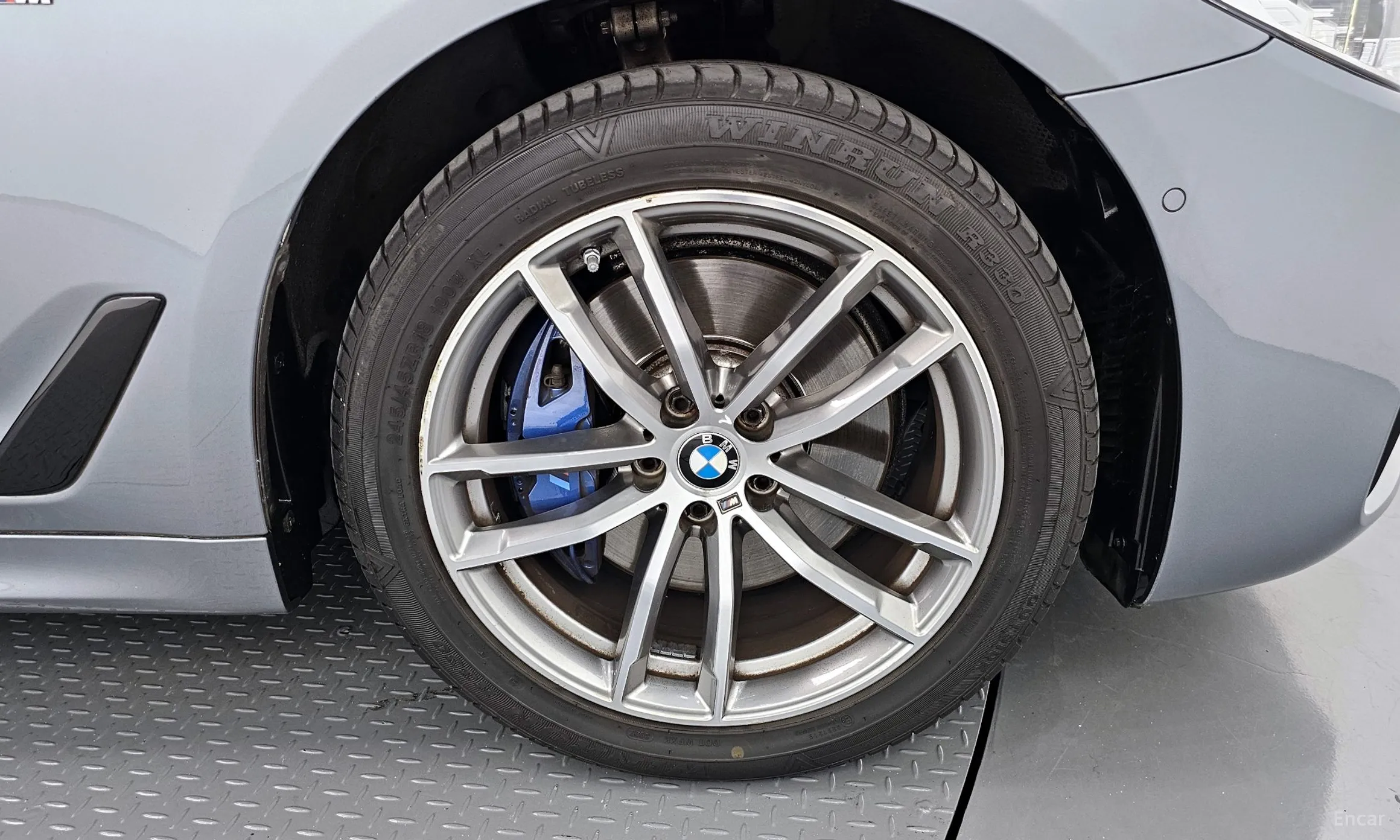 BMW 5 Series (G30) превью 5