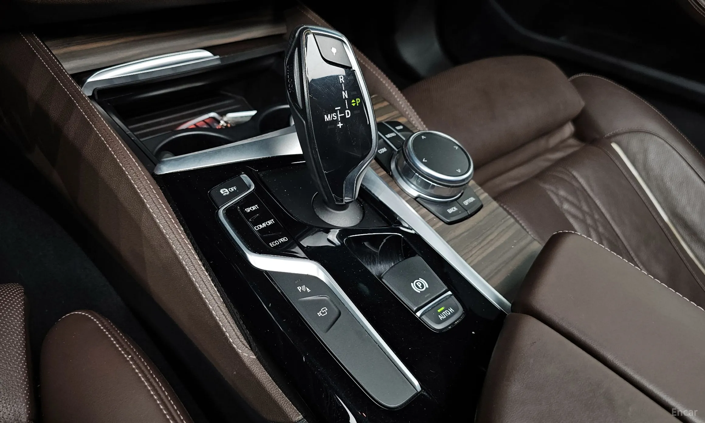 BMW 5 Series (G30) превью 9